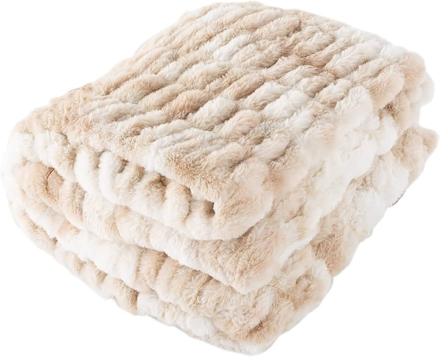 Oversized Ruched Faux Fur Blanket - 60x80-Inch Jacquard Faux Fur Queen-Size Throw for Sofas and B... | Amazon (US)