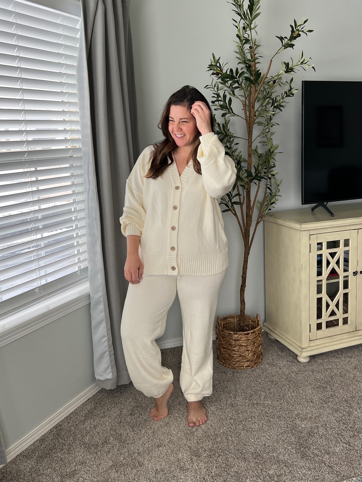 Cozy Amazon two piece set 🫶🏻 I’m in a L and I’d say it’s TTS or slightly big 

#LTKstyletip #LTKmidsize #LTKfindsunder100