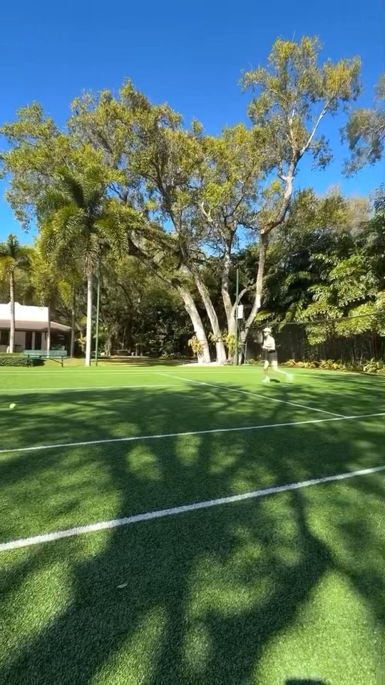 A day in my life! 💁🏽‍♀️ Recording this was a struggle—just a tiny glimpse into my daily chaos! Every day looks different around here, but I like to batch my tasks to keep things running smoothly. Appointments, calls, and all the errands. I tackle those on the same day, so I can dedicate other days purely to creating content or be fully present with the kids. It’s all about the flow! Do you batch your tasks or just wing it? Let me know! #DayInTheLife #OrganizedChaos

#LTKStyleTip #LTKWatchNow #LTKFamily