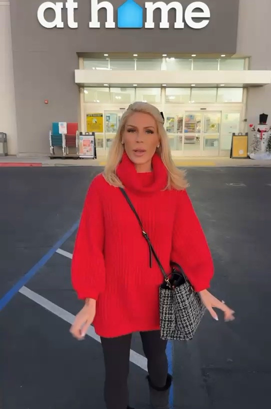 At home decor for the house and Sky’s tree! 


Home decor, at home, holiday decor, Christmas decor, pink ornaments, merry and bright 

#LTKSeasonal #LTKHoliday #LTKHome