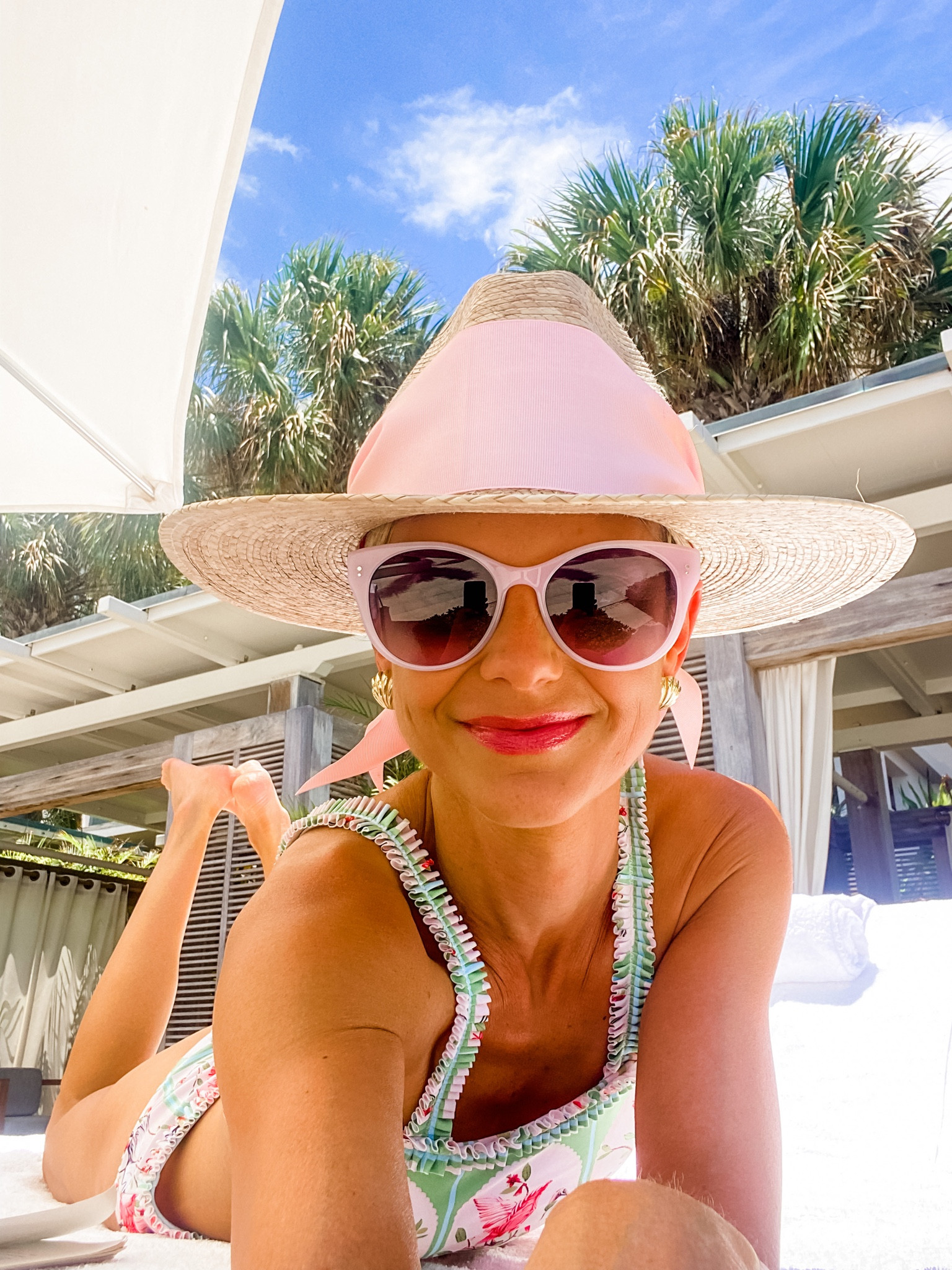 I have no filter on in this photo. How fabulous is this lip balm with SPF in it? It’s comes in three different colors and offers the most moisturizing effect on my lips. I have on the color bad gyal berry to offer a perfect sun kissed tint. Oh, did I mention it’s under $15?

Lip balm, spf lip balm, spf chapstick, sun are, sunscreen 

#LTKswim #LTKunder50 #LTKtravel