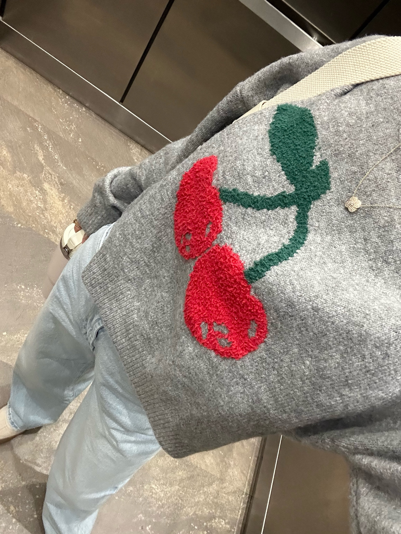 cute and casual outfit🍒

#LTKFindsUnder50 #LTKHoliday #LTKGiftGuide