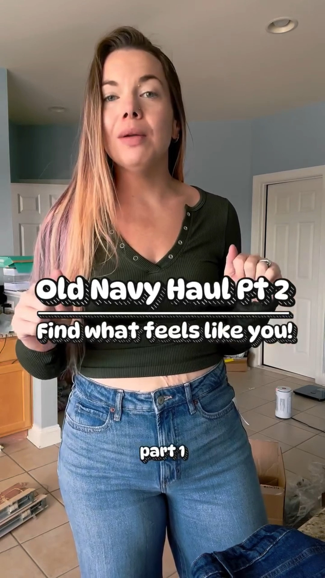 Last winter I was wearing size 20 jeans. It’s such a fight with my body dysmorphia to even convince myself to try smaller sizes…and then to still have to return them for LENGTH?! So. Damn. Frustrating. As ever, the sizes (and lengths) are made up and the numbers don’t matter. 🙄 

#tryon #midsizefashion #jeanshaul #tallgirlfashion #mombod @oldnavy