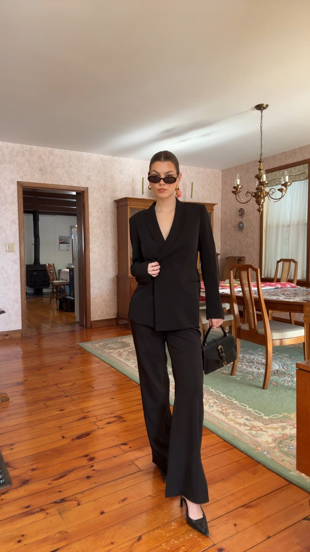 An all black blazer & trouser set is a must for this spring! Also loving the cinched-waist trend right now😍 

#LTKVideo #LTKworkwear #LTKstyletip