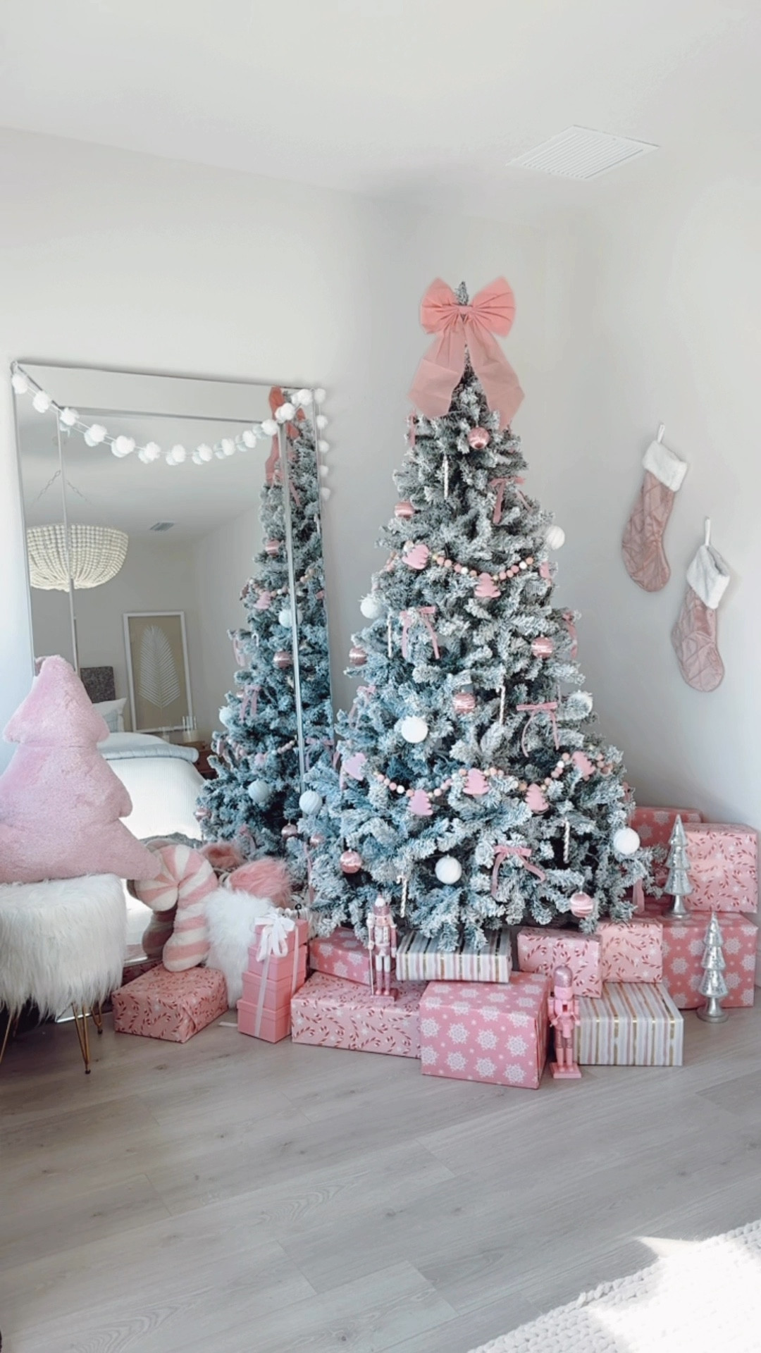 PINKMAS: Decorate the Pink Christmas Tree 🎄 🎀✨

These holiday + Christmas decorations are perfect for the girly who loves pink, bows, + a coquette aesthetic.

#LTKSeasonal #LTKHome #LTKHoliday