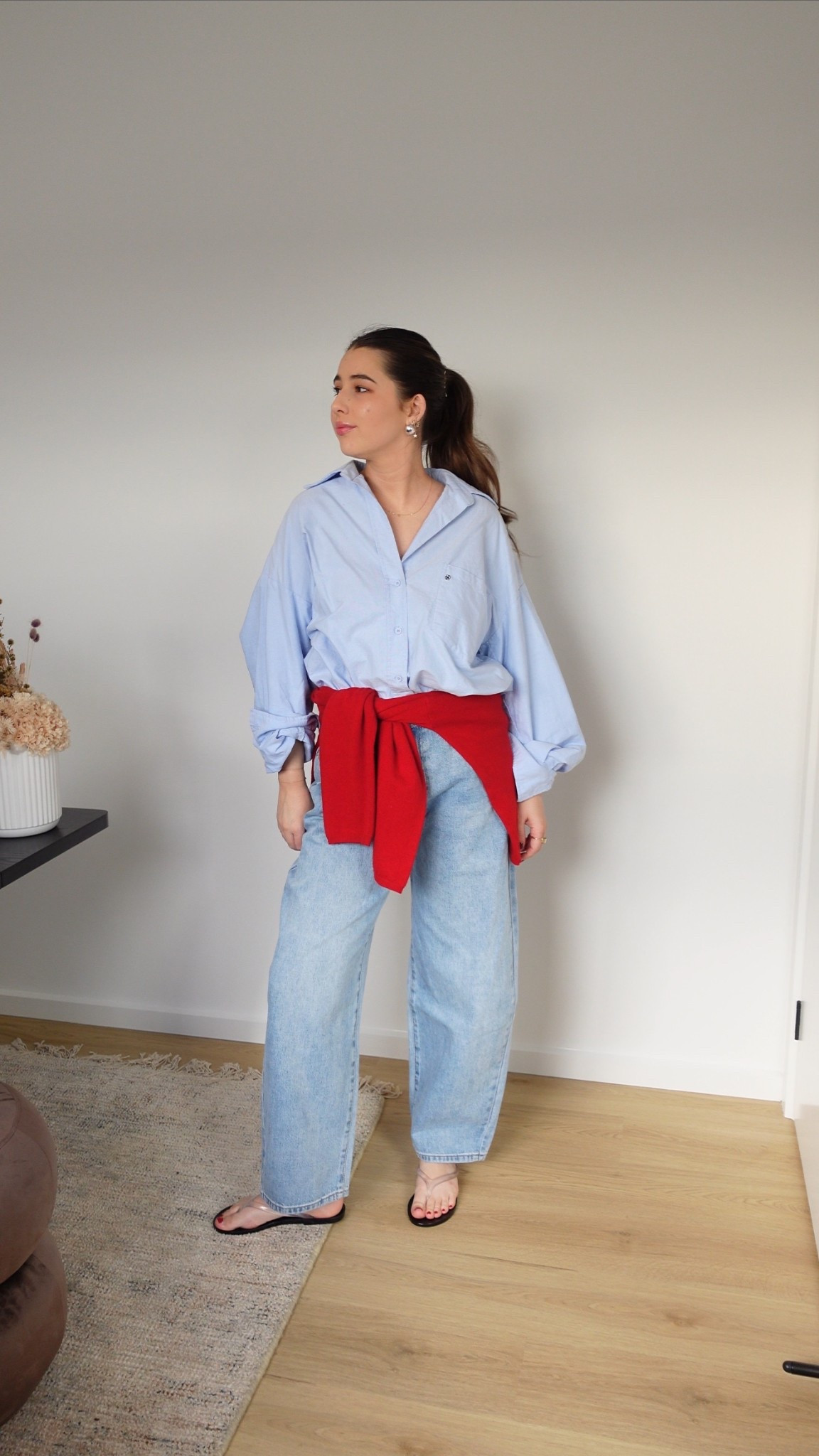 A pop of red made all the difference! 

Im wearing a size 10 in the @DISSH shirt. Size 10 in the Glassons jeans and 10 in the @Assembly Label cashmere jumper xx 

#LTKaustralia #LTKautumn