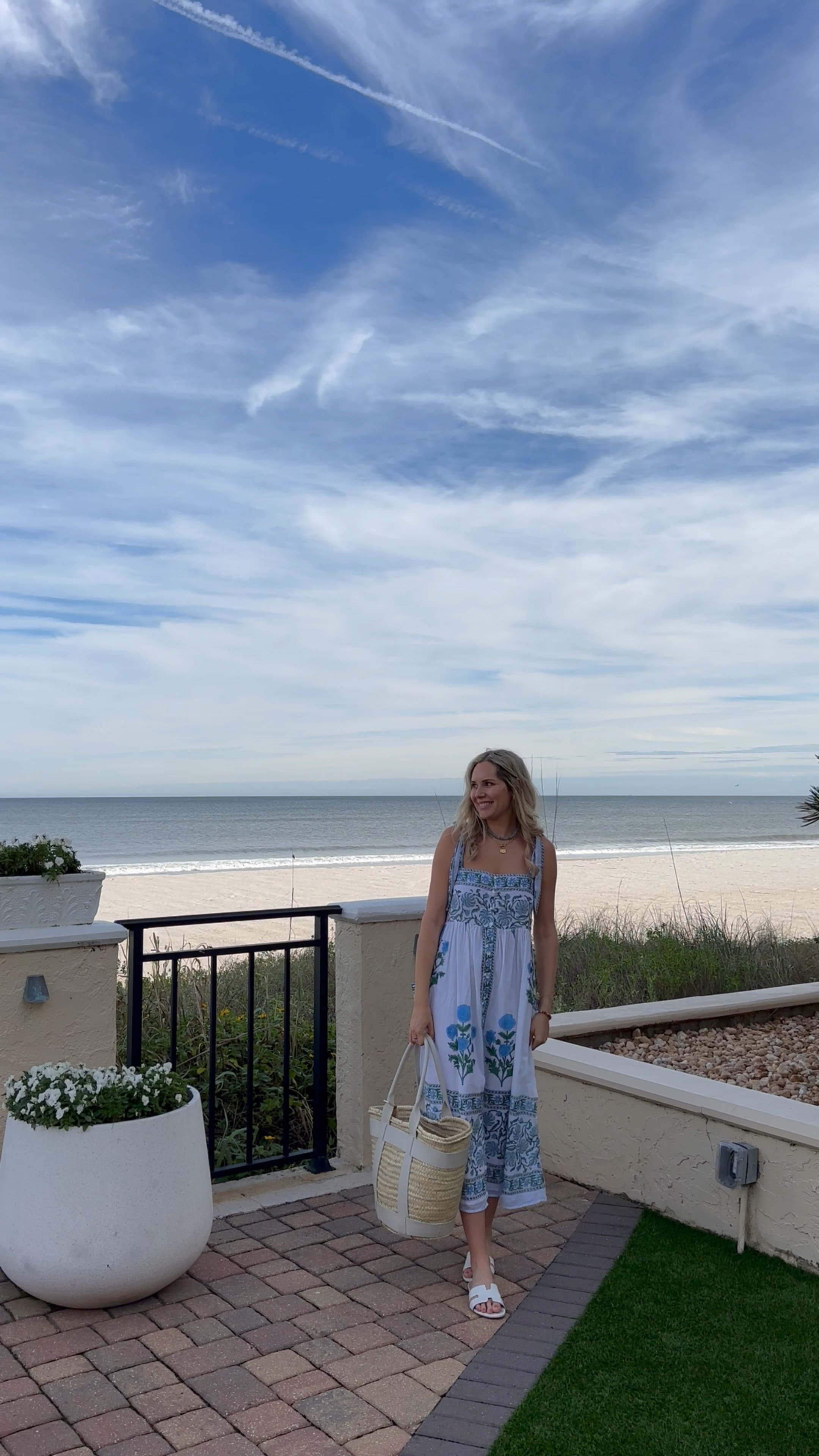 If you haven’t noticed by now, I’m a big fan of dresses - the flowier & more colorful, the better 🌞 This poppy dress by @julietdunnlondon has been a favorite in my closet for YEARS. Shop this dress & similar color ways by commenting LINK and I will send you a DM with the links

#LTKVideo #LTKSeasonal #LTKstyletip