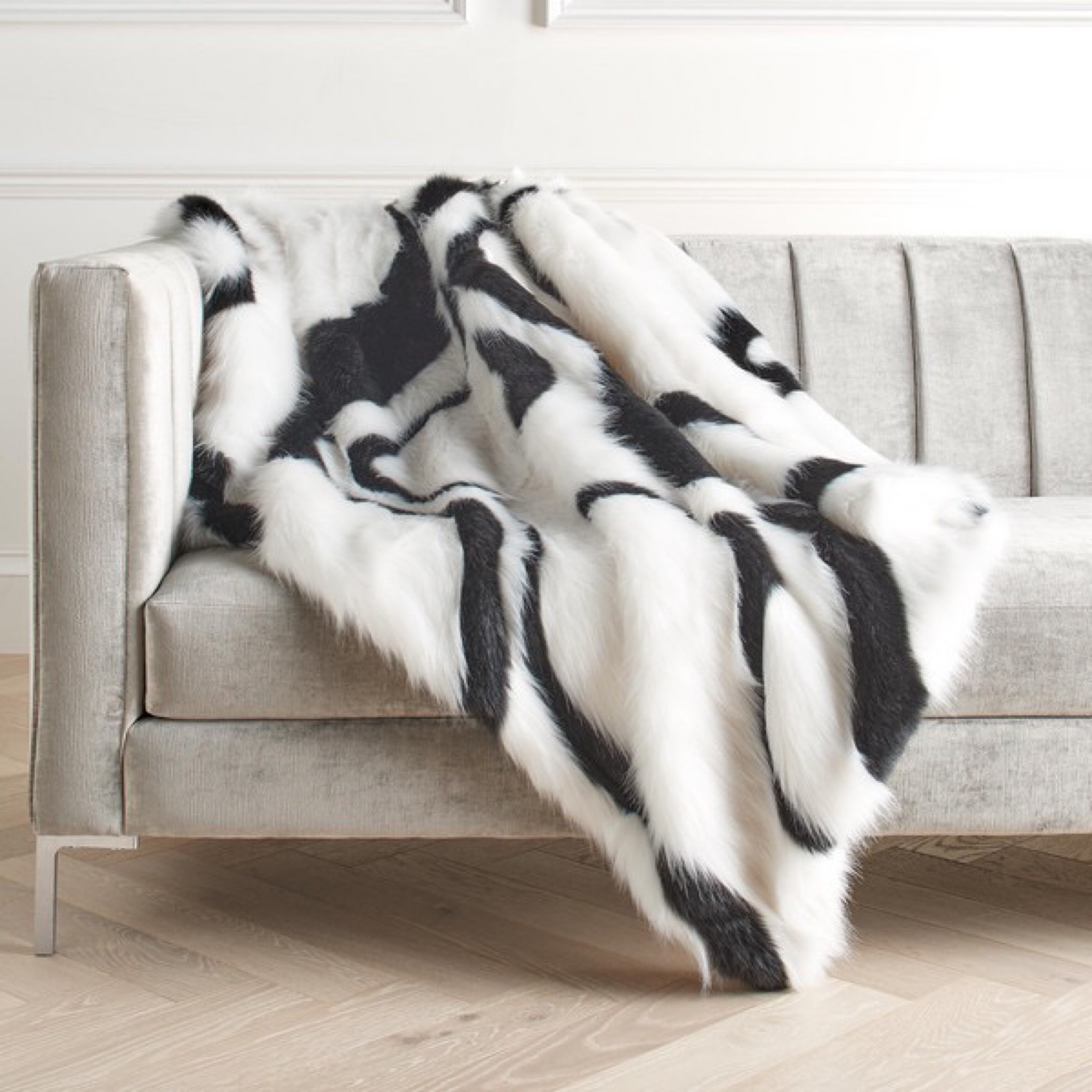 Plush black abs white throw blanket 🖤🤍
ZGallerie
Home
Home finds 

#LTKhome #LTKFind #LTKsalealert