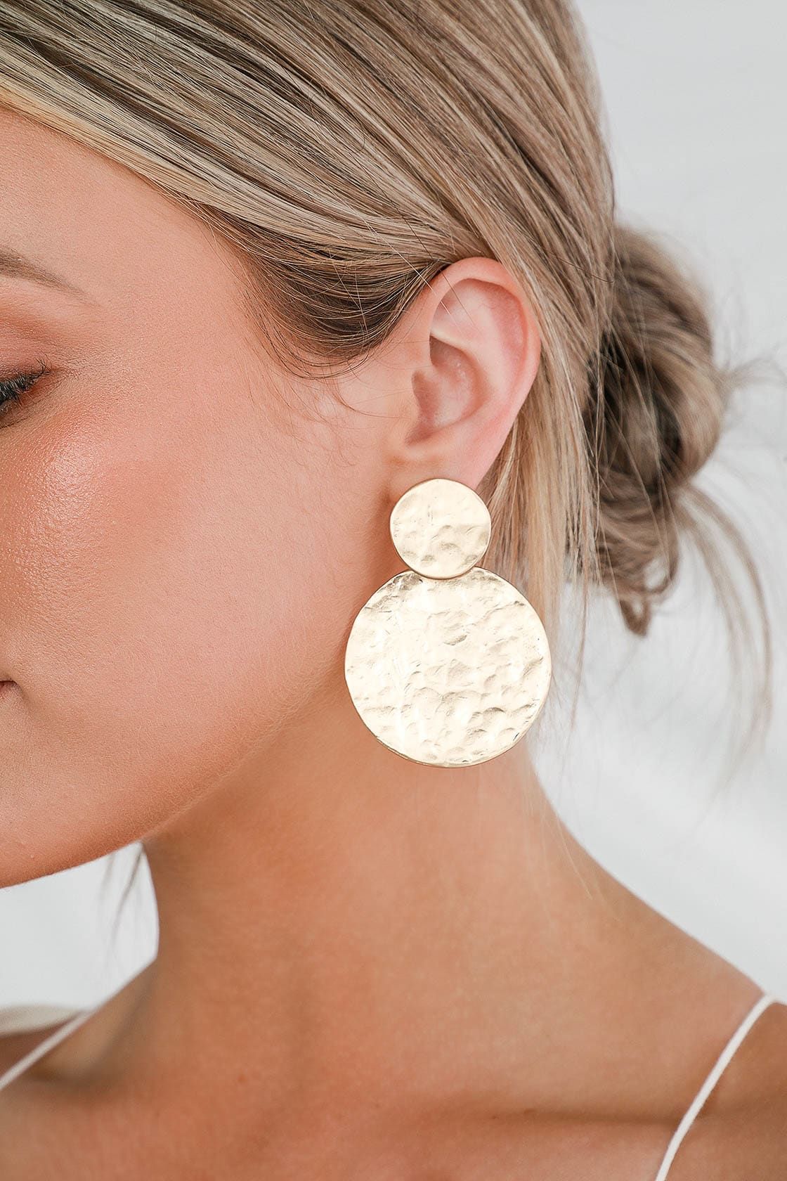 Arcata Gold Round Earrings | Lulus