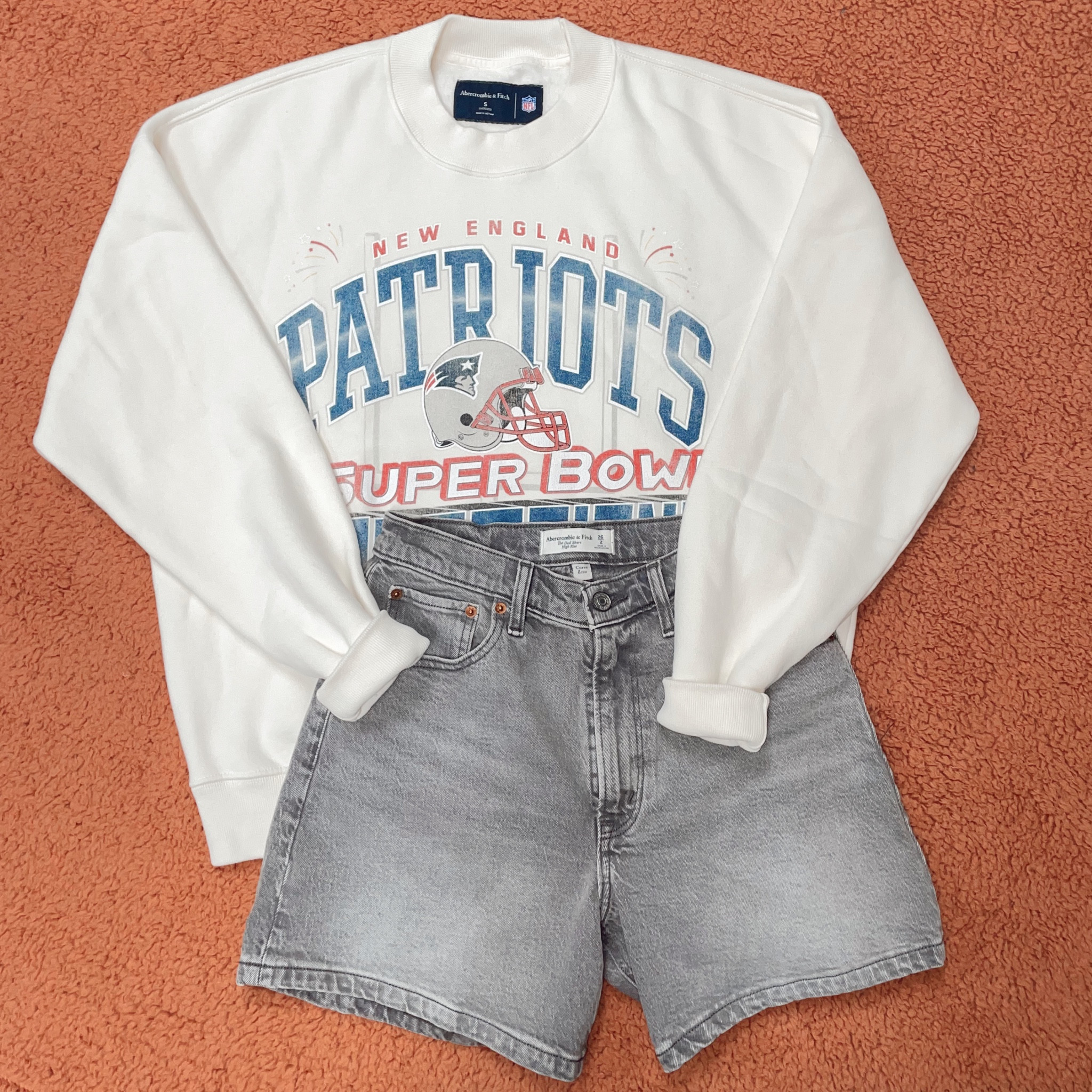 Football season😍💙

#nfl #football #footballseason #gamedayoutfit #patriots #graphictee #jeanshort #dadshorts #abercrombie #abercrombiefinds 
#sweatshirt 

#LTKSale #LTKfindsunder100 #LTKSeasonal