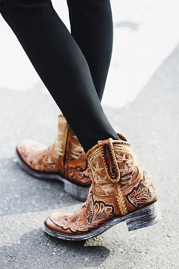https://www.freepeople.com/shop/queenwood-western-boot/?category=western-boots&color=023 | Free People