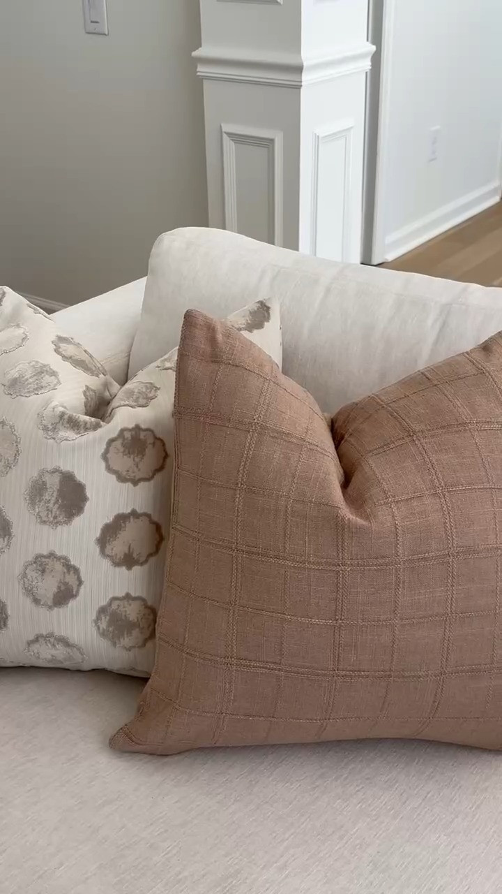 These pillows look so good together!!🤎





throw pillows, decorative pillows, pillow combinations, living room decor, couch styling, neutral home decor, home finds, sidneymarieduke 

 #LTKHome