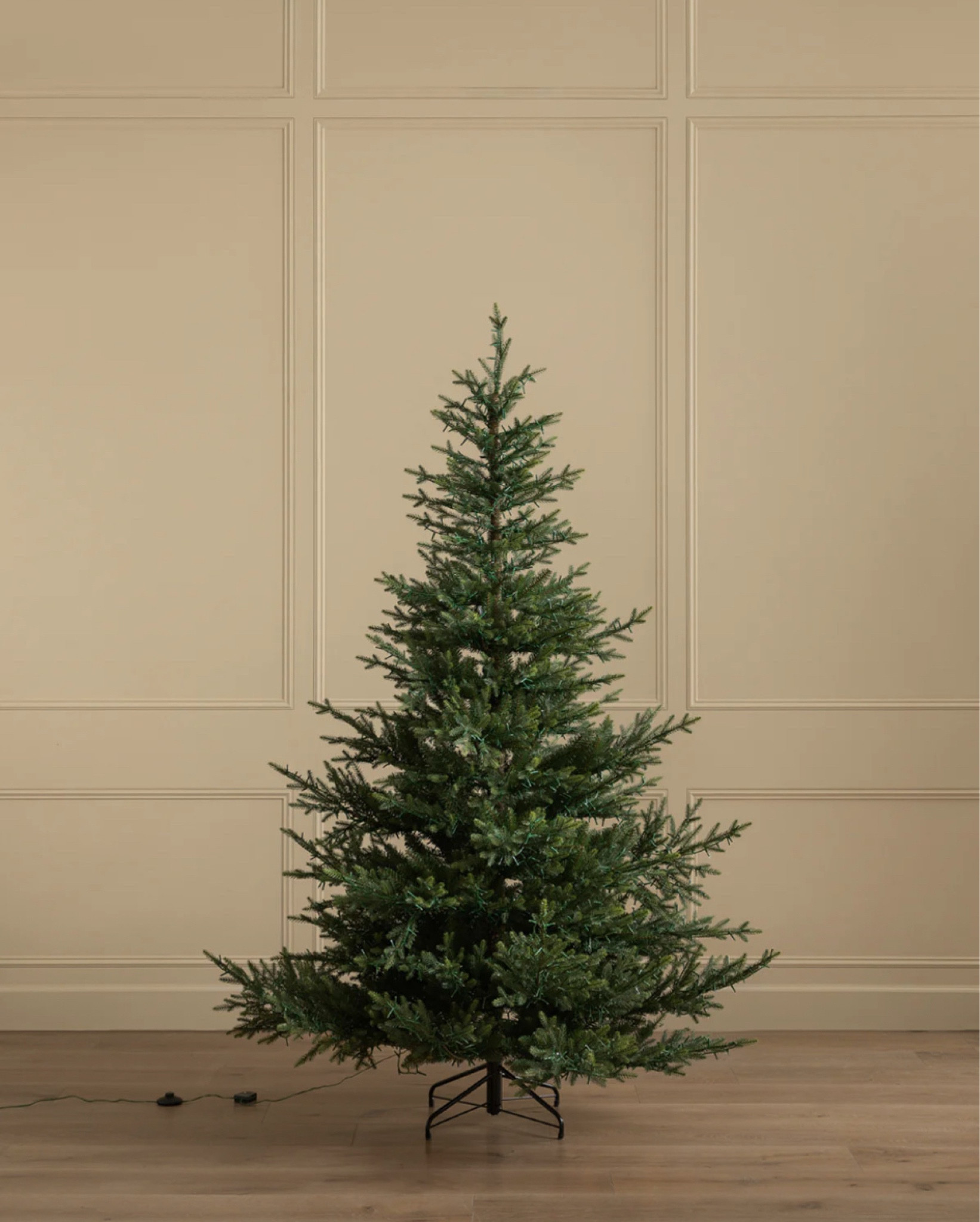 This one is the 7ft tall. I have the 9 ft tall (sold out) 

#LTKHoliday #LTKSaleAlert #LTKCyberWeek