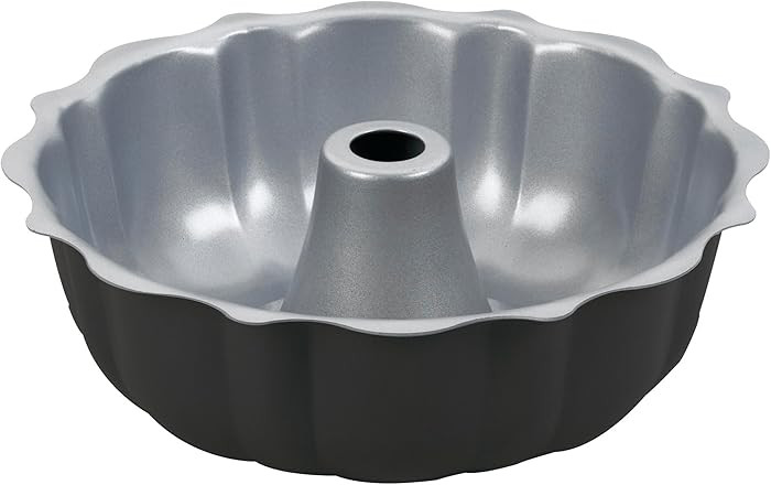 Cuisinart Chef's Classic Nonstick Bakeware 9-1/2-Inch Fluted Cake Pan,Silver | Amazon (US)