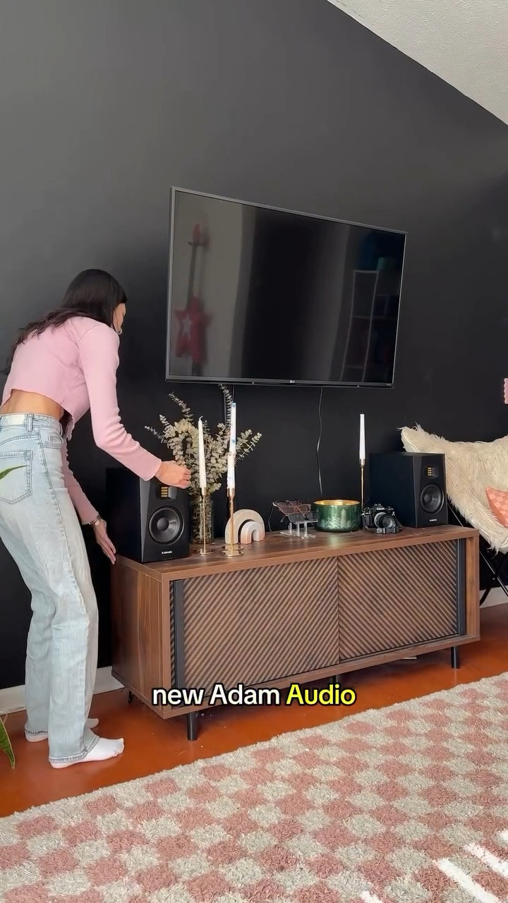 Speakers aren’t just for producers 🙌 
.
#singersongwriter #ADAMaudio #MyADAMS