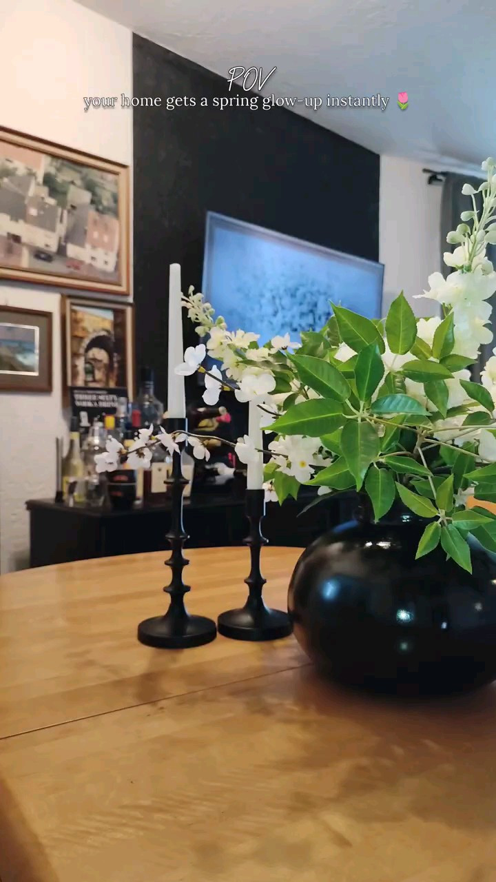 This floral arrangement looks like real flowers, but it's not. Adding a combination of faux florals and stems gives your arrangement that realistic look. #Livingroom #HomeDecor #InteriorDesign #HomeStyling #Florals #Flowers #FauxFlowers #FauxFlorals #FauxStems #FloralArrangements #Amazon 

#LTKHome #LTKSaleAlert #LTKSeasonal