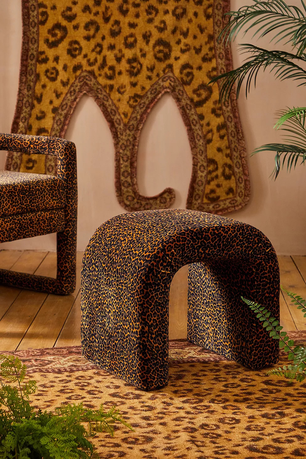 Juliette Leopard Velvet Stool | Urban Outfitters (EU)