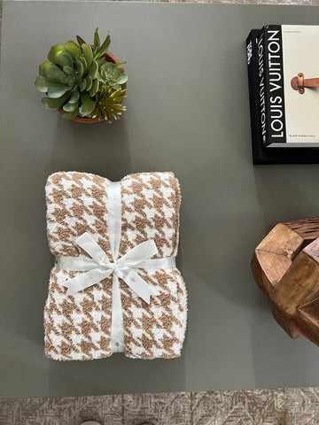 Houndstooth Buttery Blanket | The Styled Collection