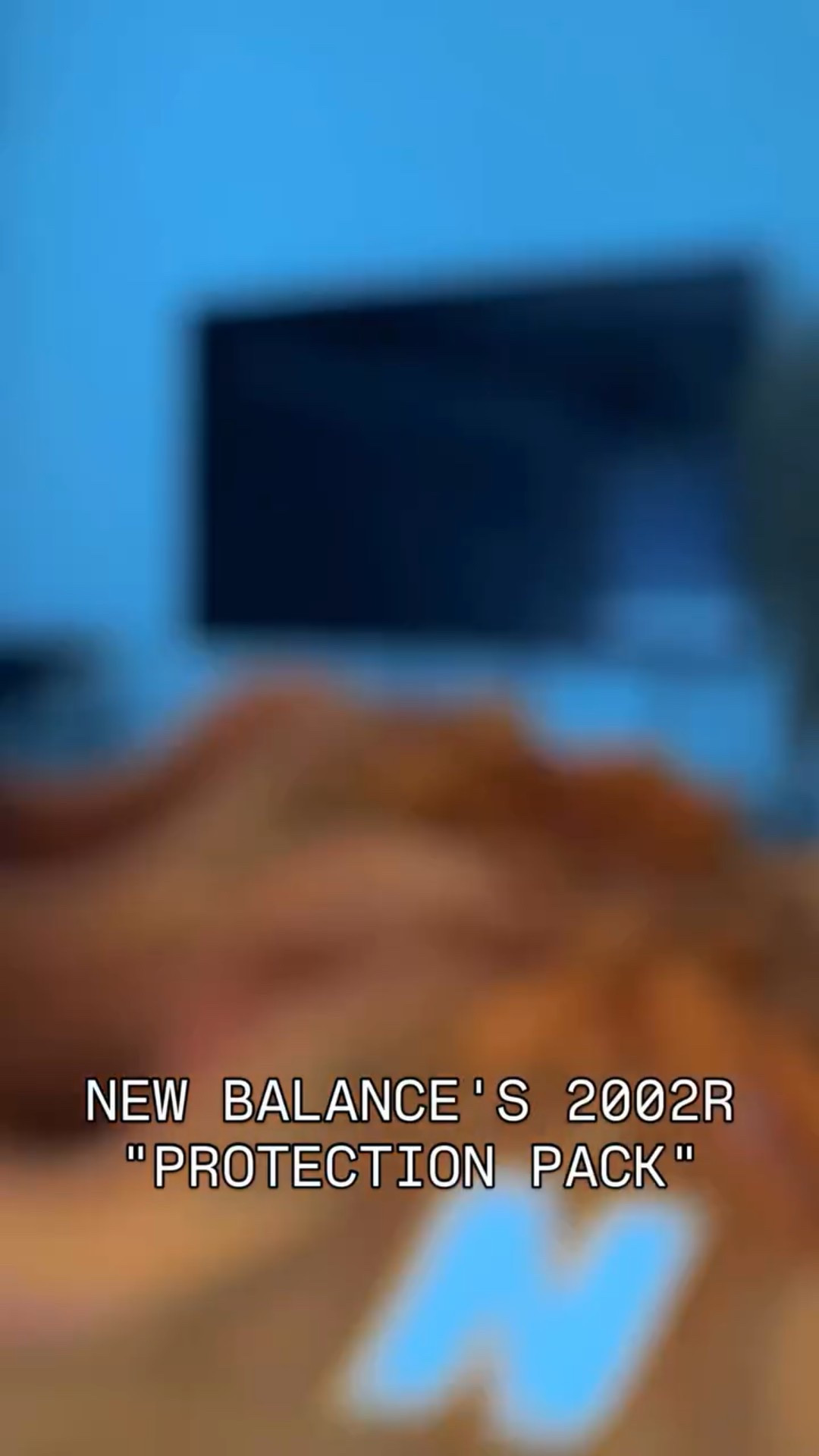 Do we feel the fall chill in the air? Let’s get into a fall rotation. (i think i have a thing for 🍊) do you rotate your shoes for the season?
•
•
“
#sneakers #fall #fashion #streetstyle #streetwear #casual #styleguide