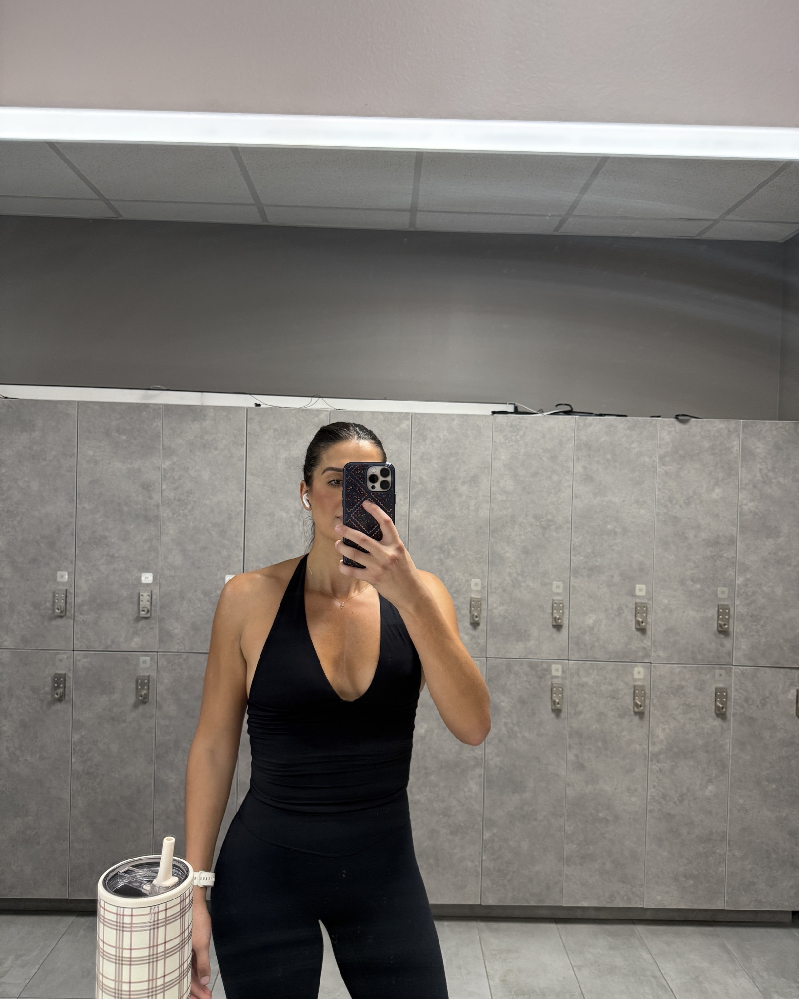 Activewear outfit, workout outfit, workout tank top, hydrojug 

#LTKmorningroutine #LTKmomlife #LTKfitnessgoals