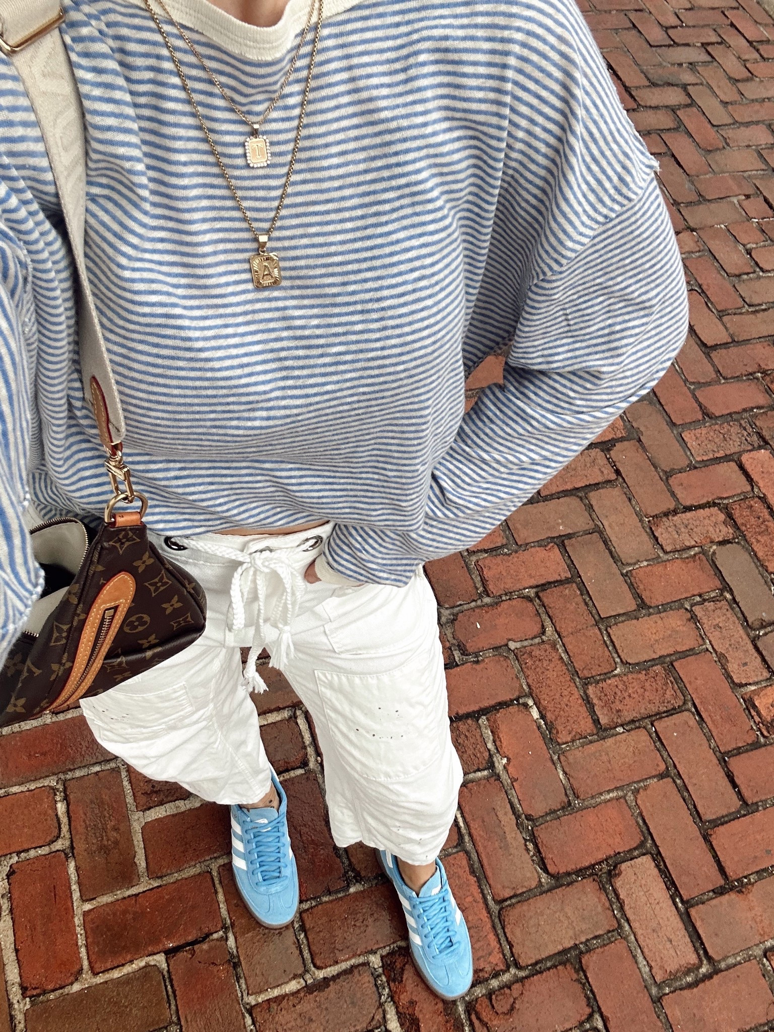 Free people top (small)
Free people inspired pants from Amazon (normal size 6)
Blue adidas sneakers
Mom outfit
Weekend casual
Amazon fashion