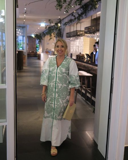 London Look - Dinner Out

Green and white embroidered caftan tuckernuck dress, maxi dress

#LTKWedding #LTKTravel #LTKStyleTip