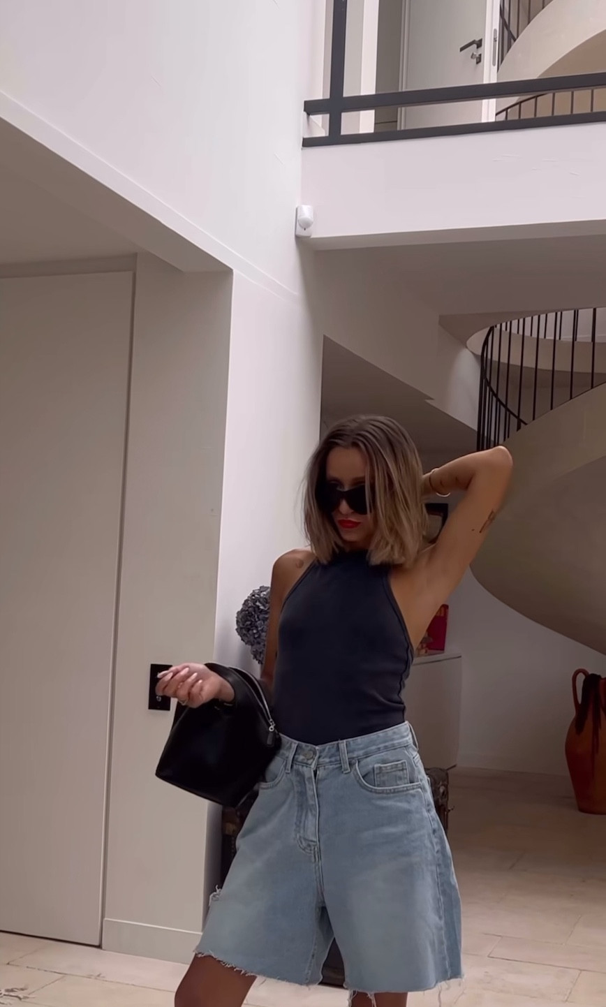 Kérastase, sérum concentré pointés séchés, Kérastase nutritive

Short en jean ample déchiré, short Storets Remington Slash side shorts, débardeur noir côtelé, santiags en cuir noires 

#LTKstyletip #LTKbeauty #LTKFind