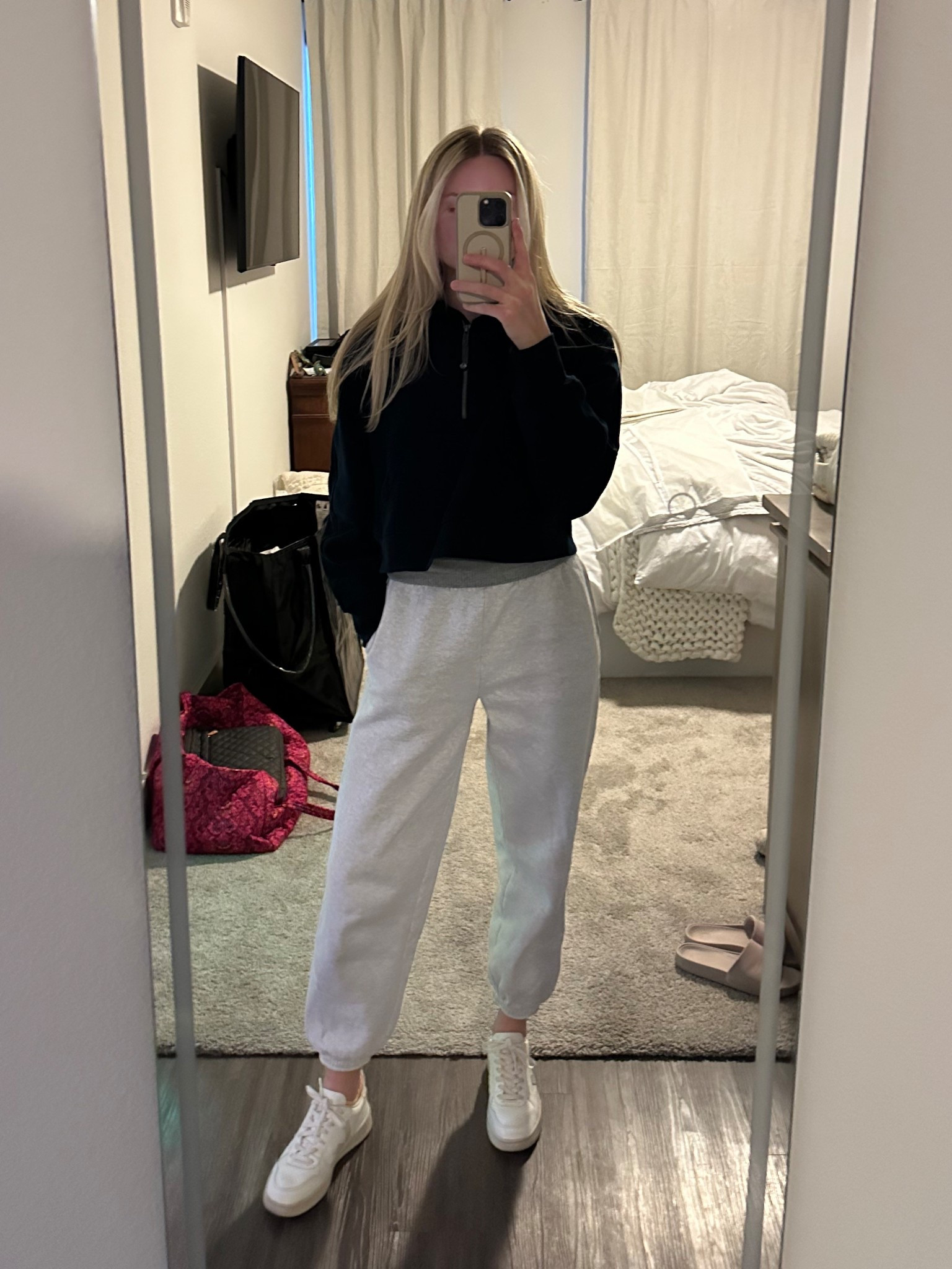 Comfy fit ☁️✨
Wearing size XS/S in hoodie, small in tank top, XS in sweatpants