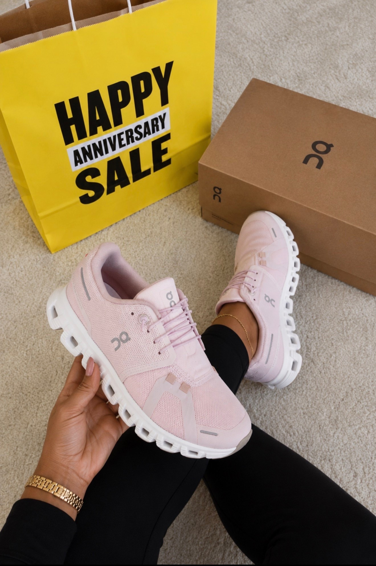 I’m in love with these on cloud sneakers! Right now they’re on sale so grab them while you can. ￼

#LTKSaleAlert