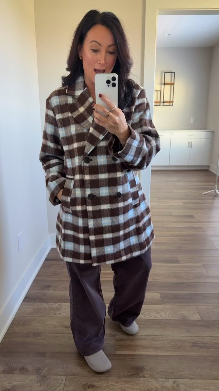 I am obsessed with this @Target coat! 10/10 fit and color. Get it for 40% off! I’m wearing size medium.