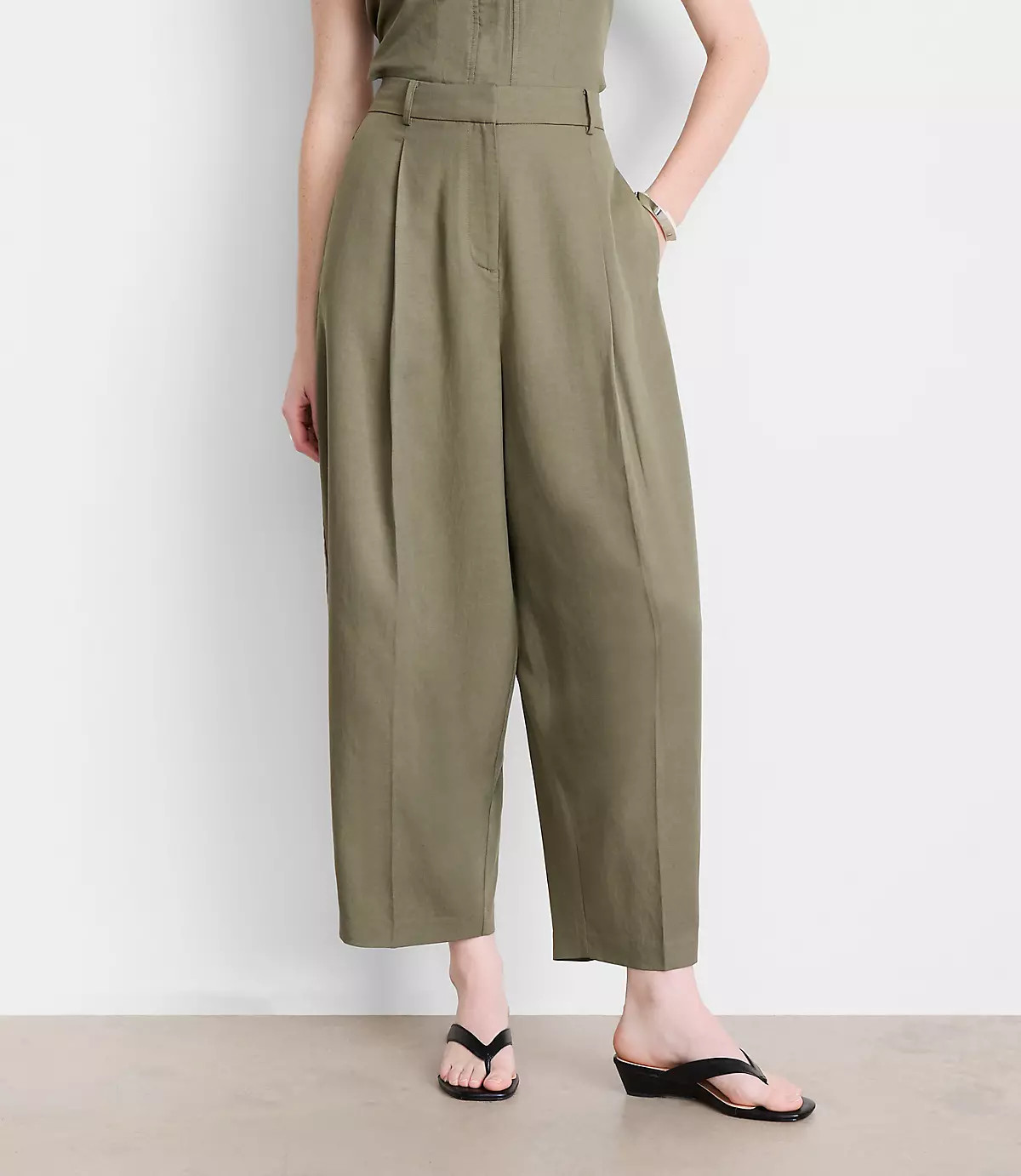 Petite LOFT Versa Pure Spun Pleated Barrel Pants | LOFT