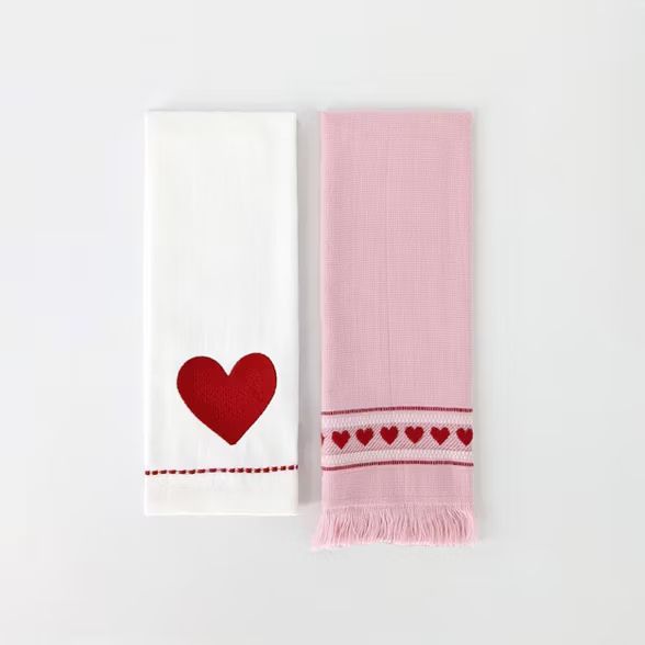 2pk Tip Towel Valentine&#39;s Day Red Hearts- Bullseye&#39;s Playground&#8482; | Target