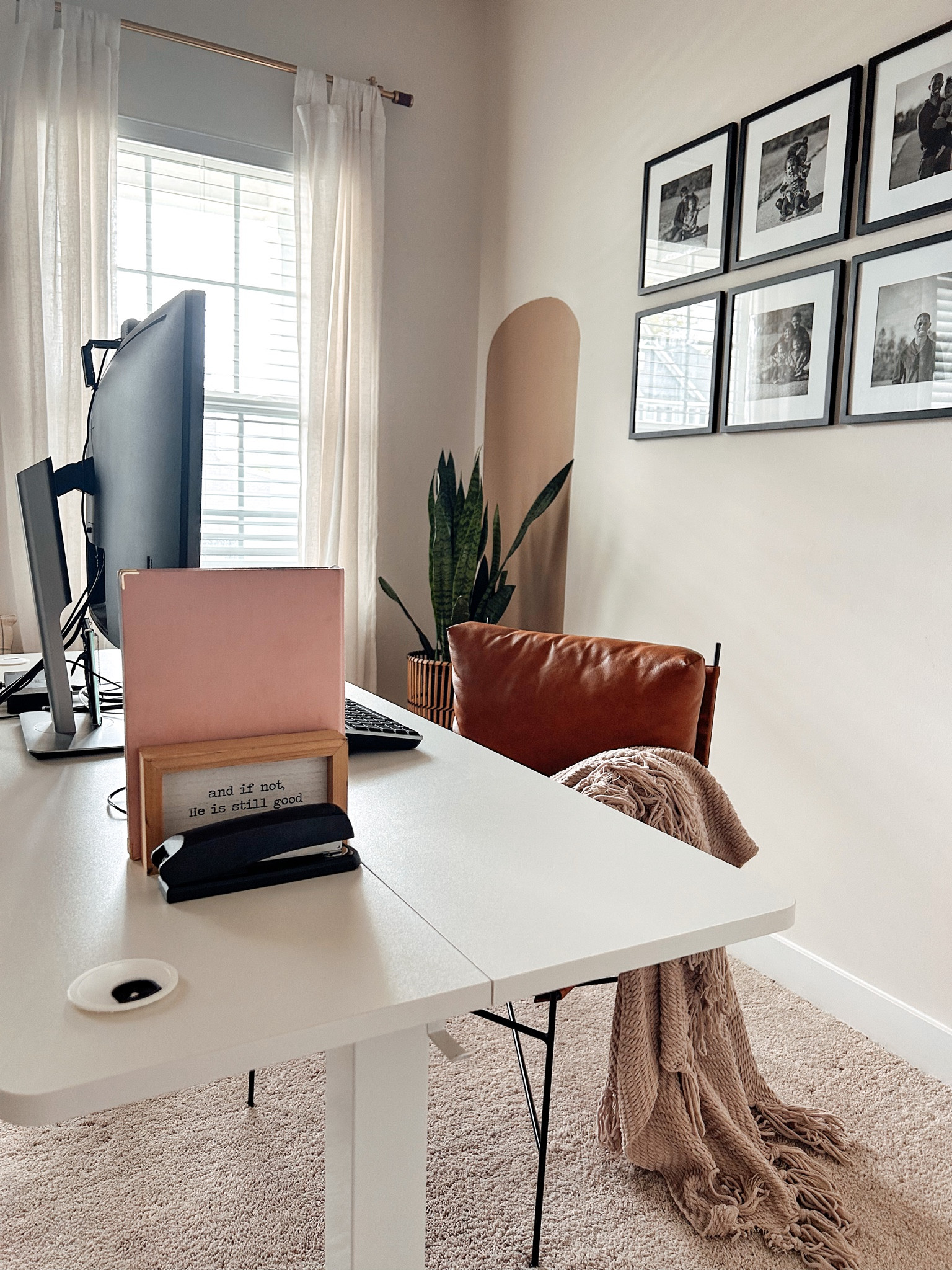 The perfect sit/stand desk. 🤍 

#home #homeoffice #office #ltkfinds #wayfairdeals #wayfair

#LTKhome #LTKunder50 #LTKFind
