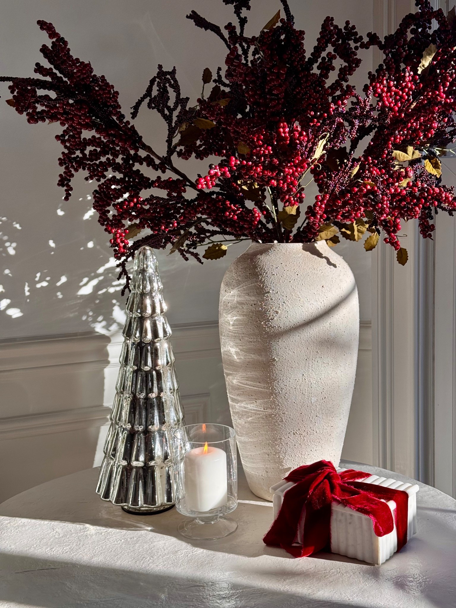 Simple holiday moments…

#christmas #holiday #vase #stems #burgundy #red #chrome #ribbon

#LTKSeasonal #LTKHoliday #LTKHome