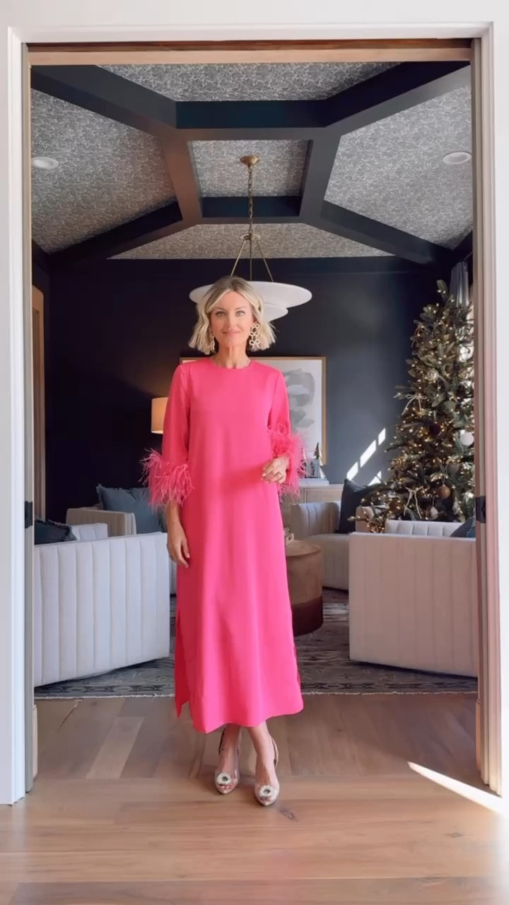 This dress is so fun! I love the pink! The feather sleeves are adorable! Wearing XS! @tuckernuck #tuckernuckpartner


Loverly grey, holiday, dress, date night outfit 

#LTKSeasonal #LTKStyleTip #LTKHoliday