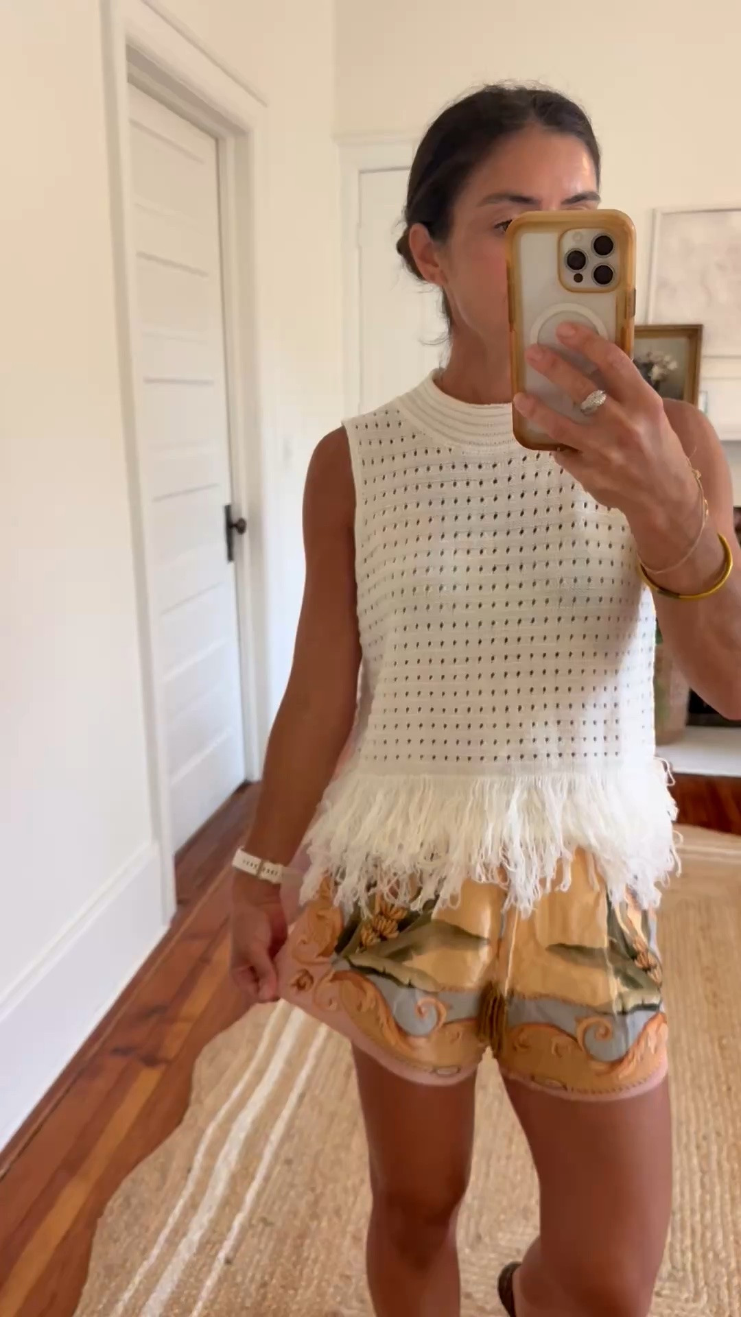 In medium top on sale for $16

#LTKSaleAlert #LTKdayinmylife #LTKgrwm