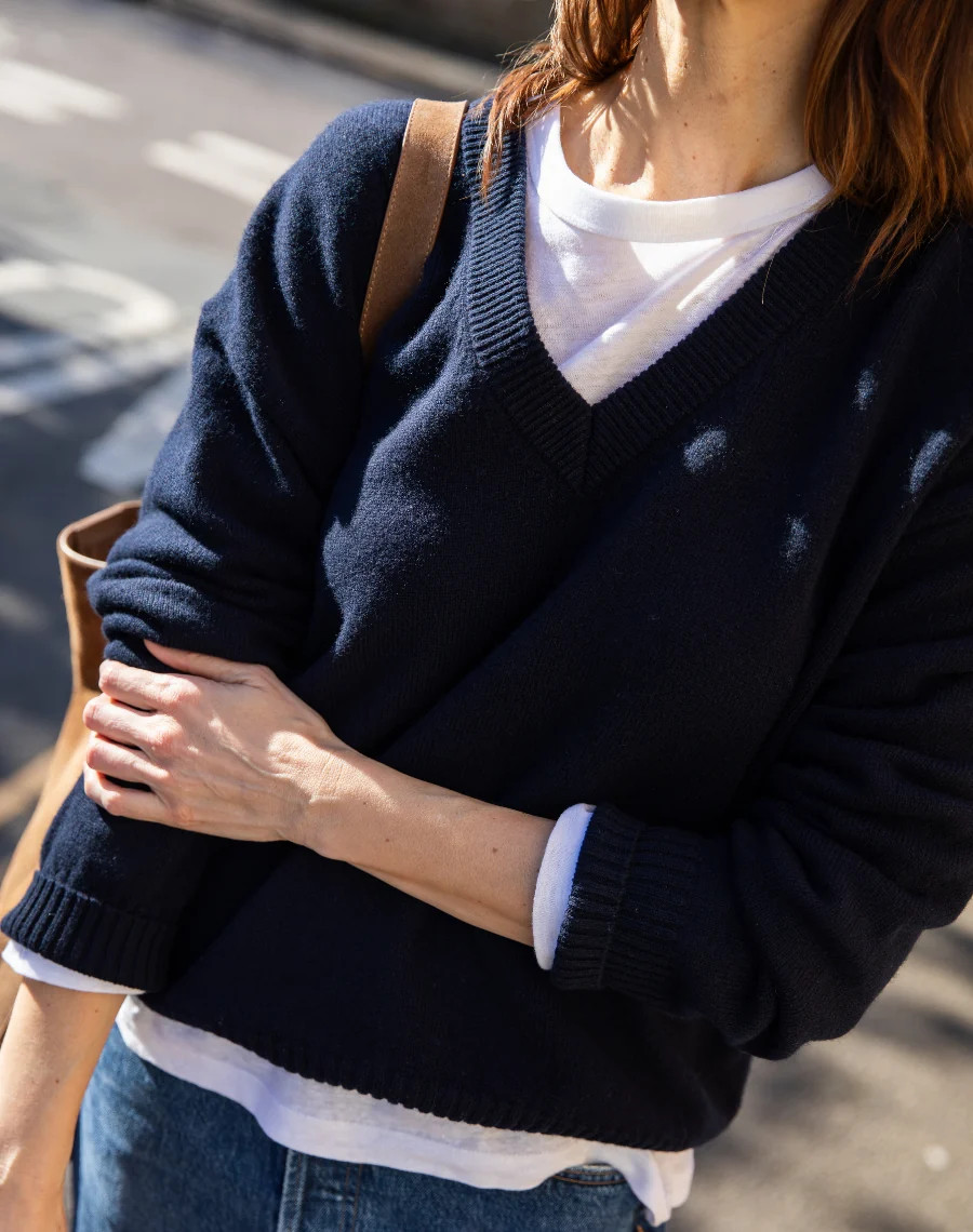 The Relaxed V - Navy | Navygrey
