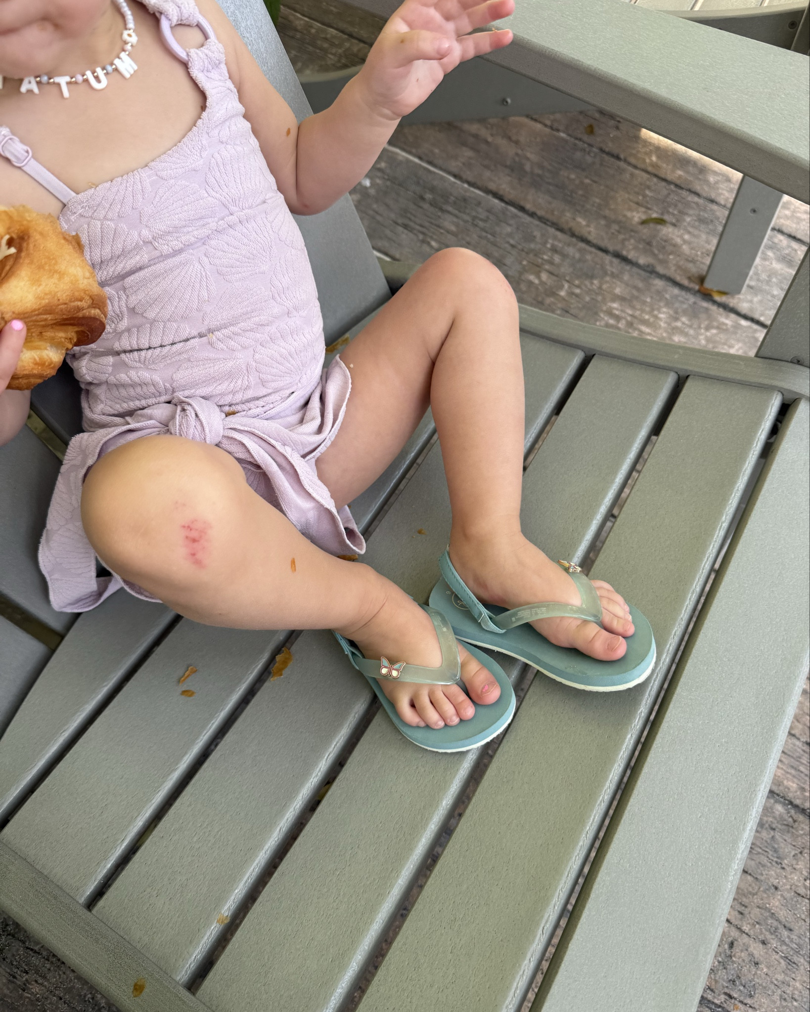 These little flip flops are killing me 😜🫶🏽💖 so beyond cute!! 🩵