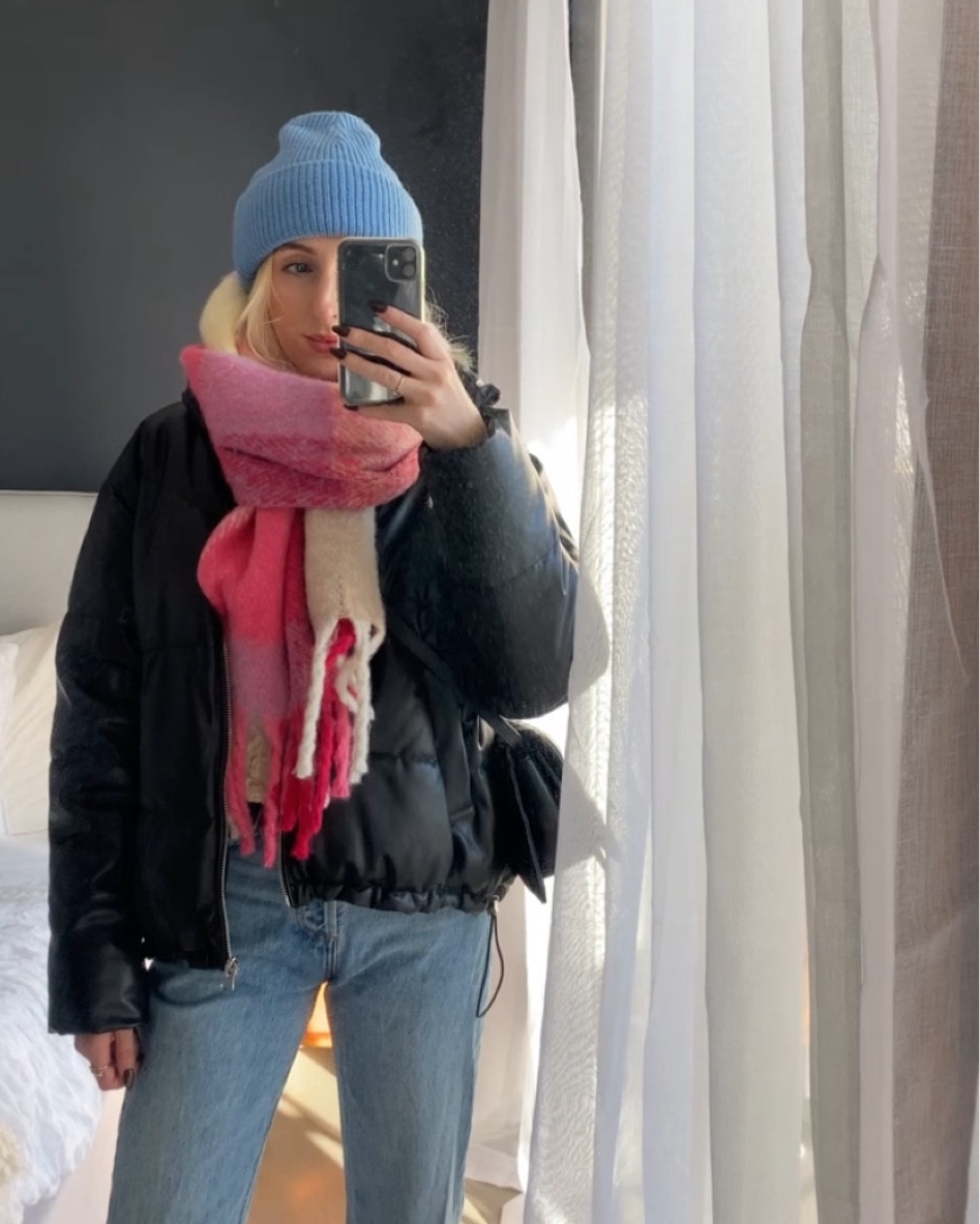 Winter outfit, cold weather outfit, oversized scarf, blue beanie, puffer jacket, Abercrombie scarf 