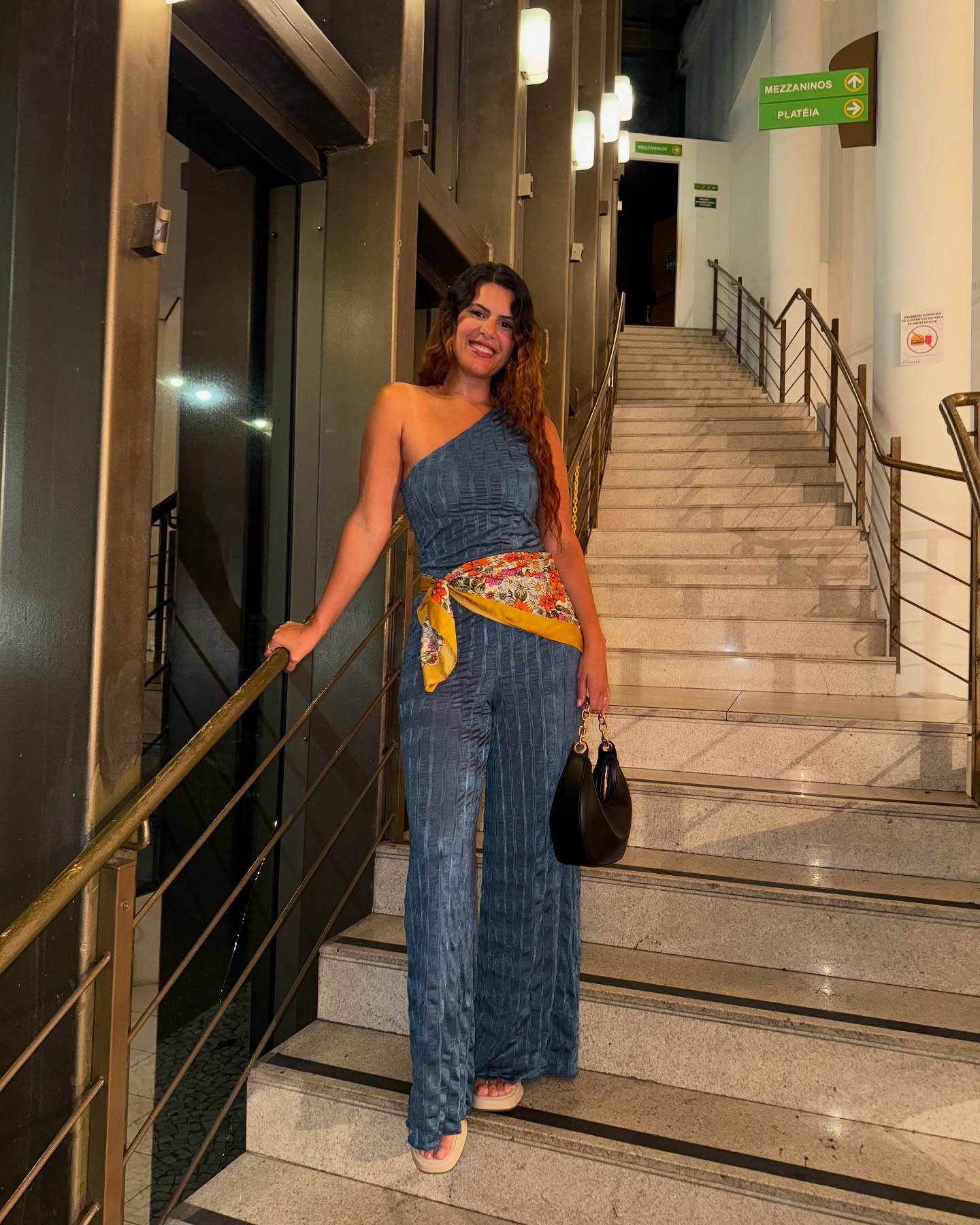 ~ um programa cult pra fazer em SP - candlelight: O Melhor de Bridgerton 💫✨⭐️

Créditos do look: blusa ombro só @lojasrenner / calça @lojasrenner / sandália + bolsa @mindse7cea / lenço @cea_brasil 

🔎 link no destaque “link renner” - blusa ombro só e calça 

Meus Cupons de descontos ativos:

C&A - Código Consultora: kamivogel 10% off acima de 149,00
Renner - Cupom: KAMISVOGEL 10% off apenas pelo meu link da bio
Farm - Código Consultora: 7A7213 10% off + frete grátis
YouCom - Cupom: KAMISVOGEL 10% off apenas pelo meu link da bio
Riachuelo - Cupom: VITRINE 10% off acima de 99,00 apenas pelo meu link da bio
Pantys - Cupom: KAMISVOGEL 10% off acima de 150,00.

_
#ltkbrasil #ltkbeleza #ltkcurvas #lookdodia #lookinspiração #vestido #achadinhosrenner #achadoscea #mind7cea