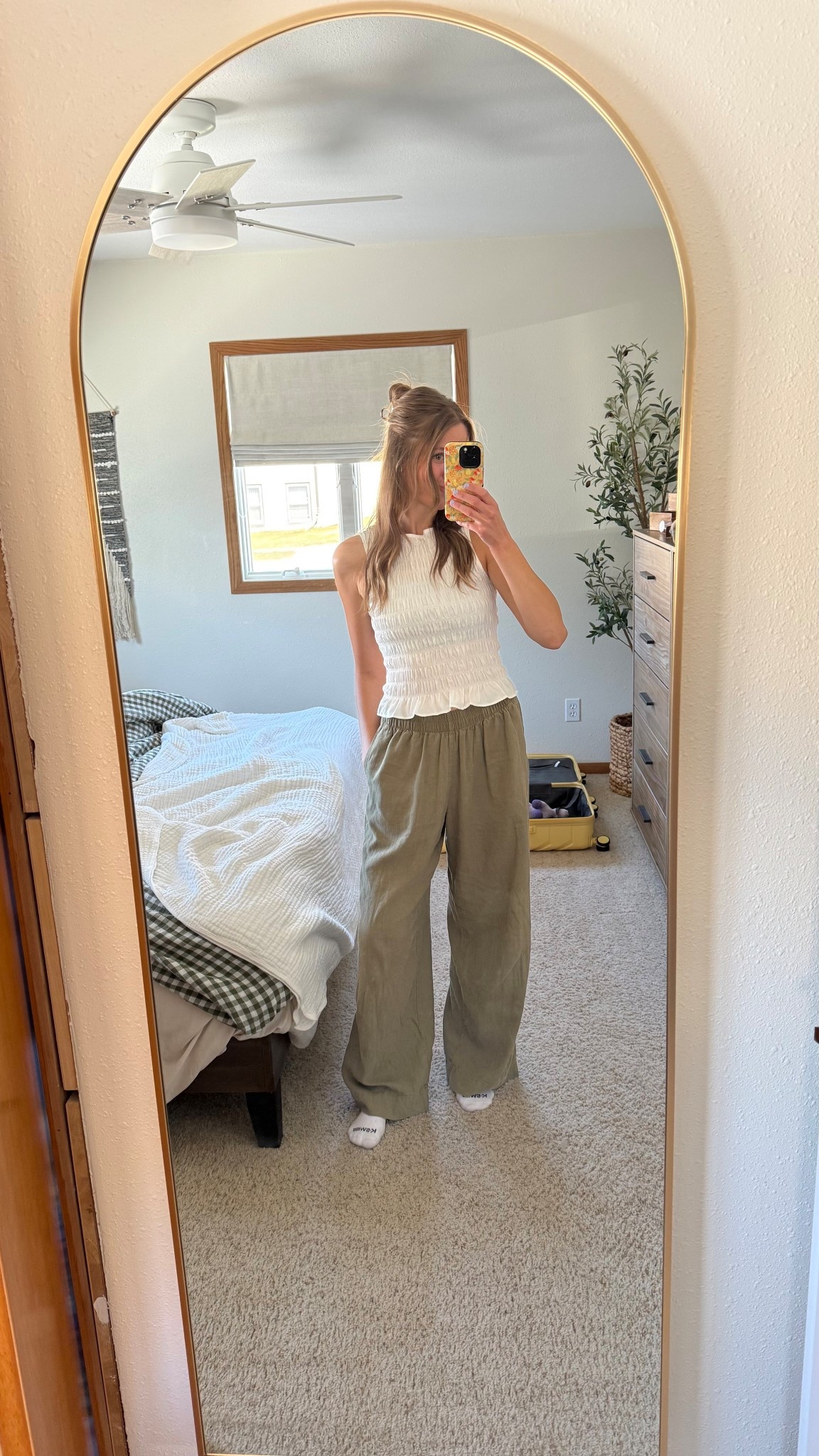 linen pants are a spring fashion necessity

#LTKSeasonal #LTKmomlife #LTKootd