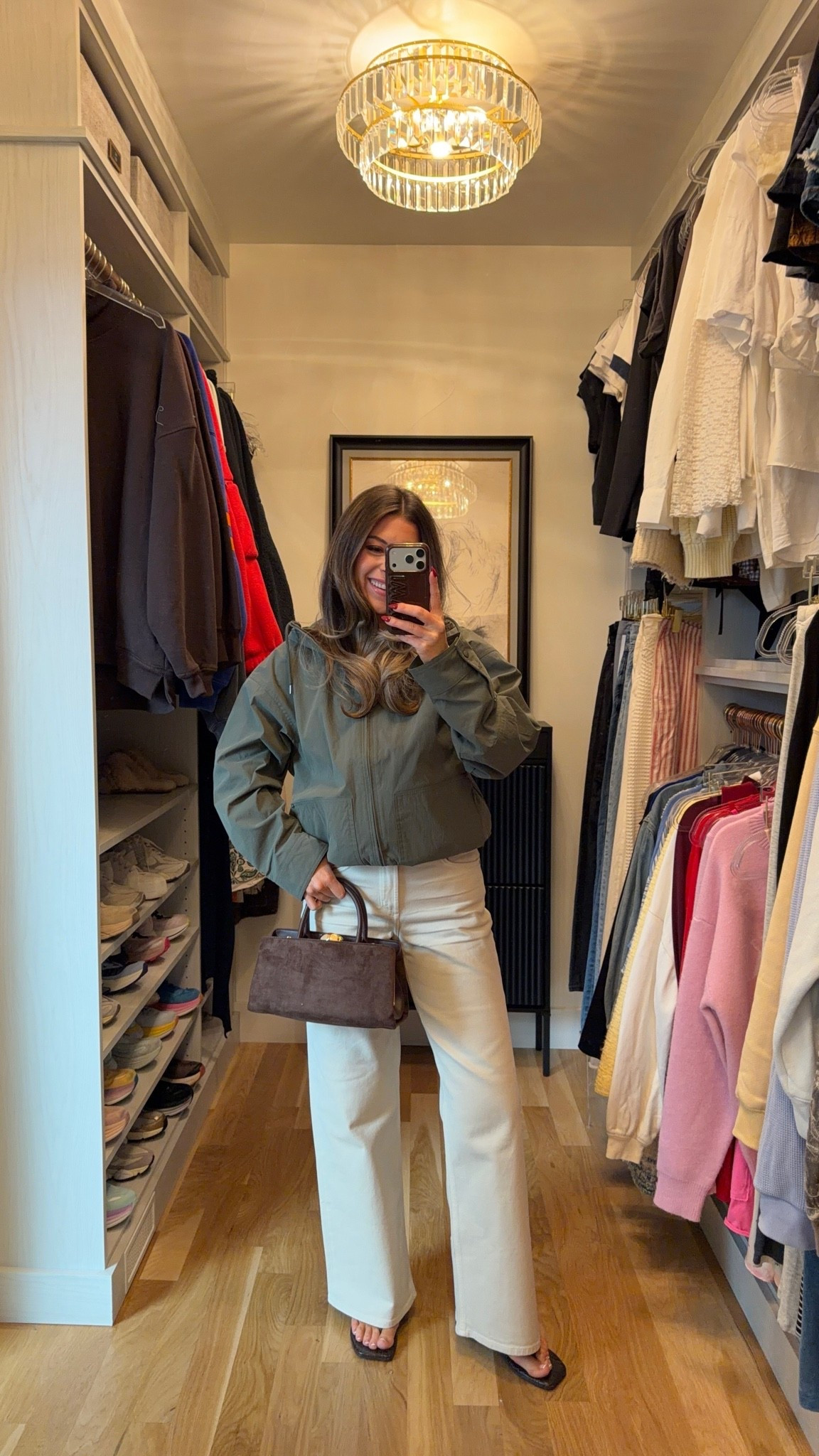olive green hooded zip-up jacket with wide-leg cream jeans Vuori cozy loungewear and fitness set perfect closet staple for fall 🙌🏻🍁

I’m 5’4” and typically wear a small / 2

vici: emerson40

Loungewear, Sweatpants set, Hoodie, Sports bra, Athletic vest, Leggings, Jackets, Everyday causal, workout set, leisure
