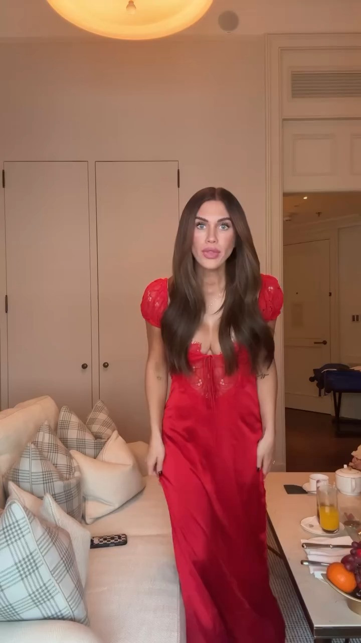 Last look in London 😭❤️ make sure you come see MomTok in Vegas next weekend!!! 

 #LTKStyleTip