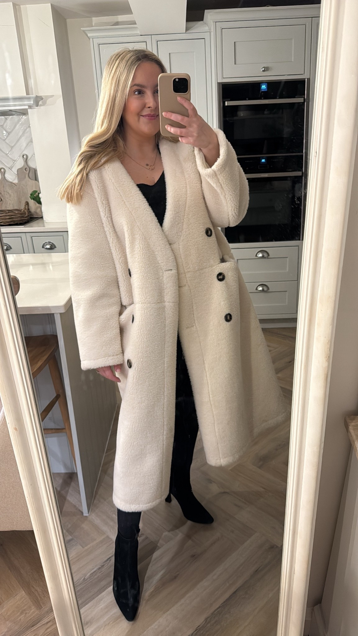 Can’t stop won’t stop wearing this coat . I’m wearing a large and I’m a size 14 . The quality the cut the cosiness the Borg fabric!! Just so nice! 

Love Jade



#LTKfestive #LTKdatenight #LTKwinter