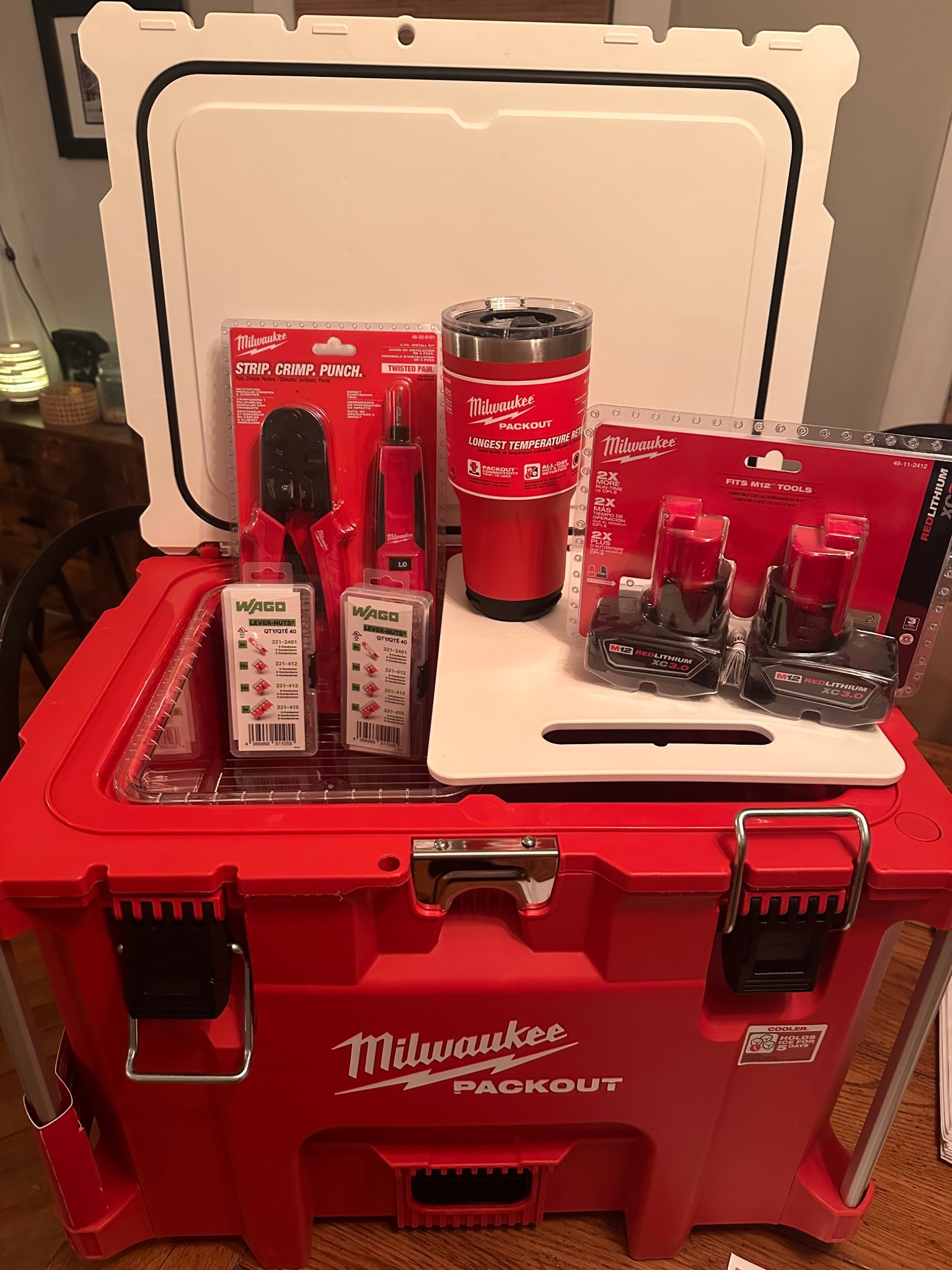 For all of those who love my lunch box, check out this cooler!! I can’t wait to stock this up with drinks for my van stock❤️ 

#LTKdayinmylife #LTKWorkwear #LTKGiftGuide