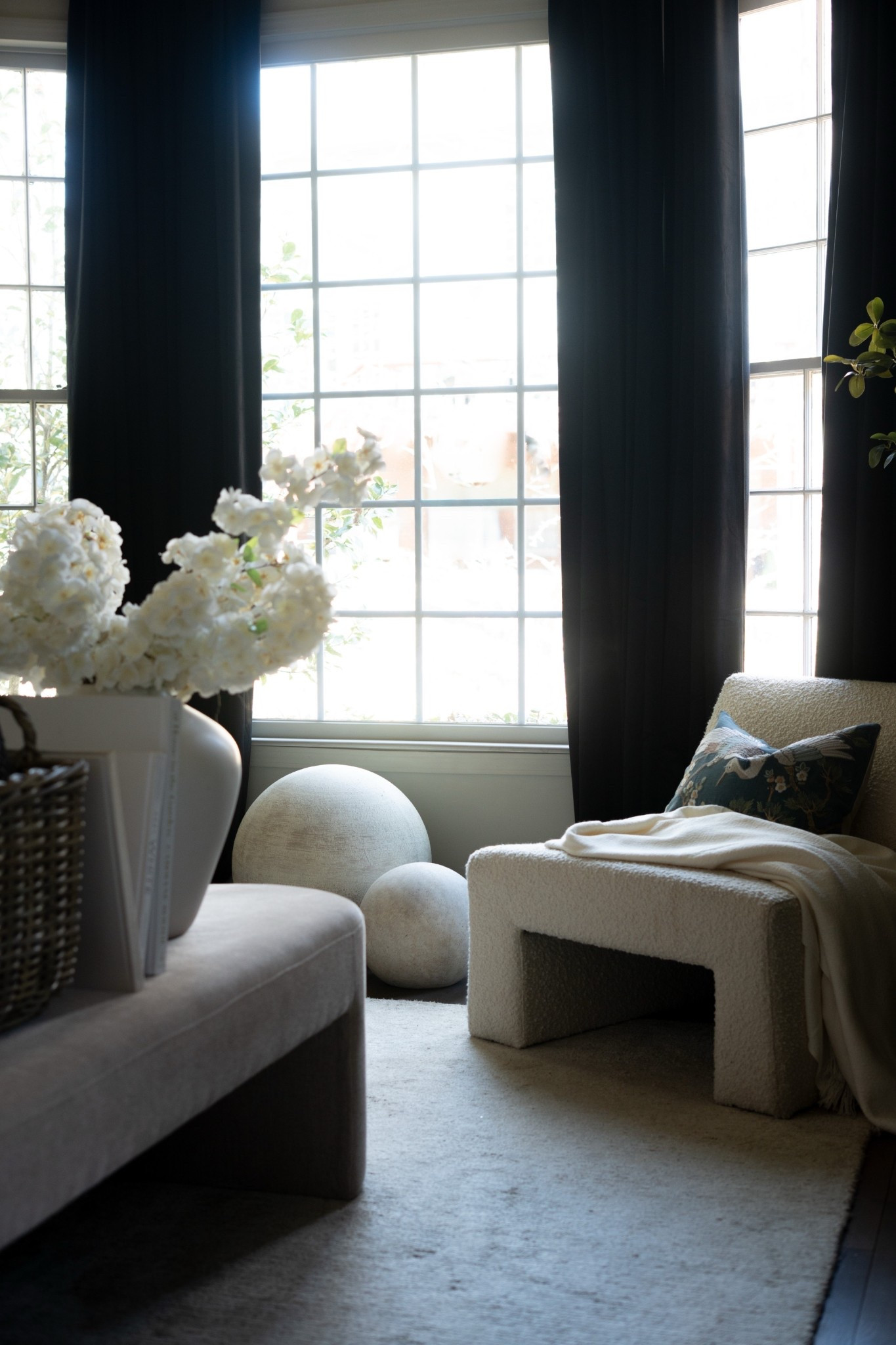 Omggggg!!! Guys! I flipped over this space! It’s so light and airy and makes me so excited for spring time! 



#LTKSaleAlert #LTKSeasonal #LTKHome