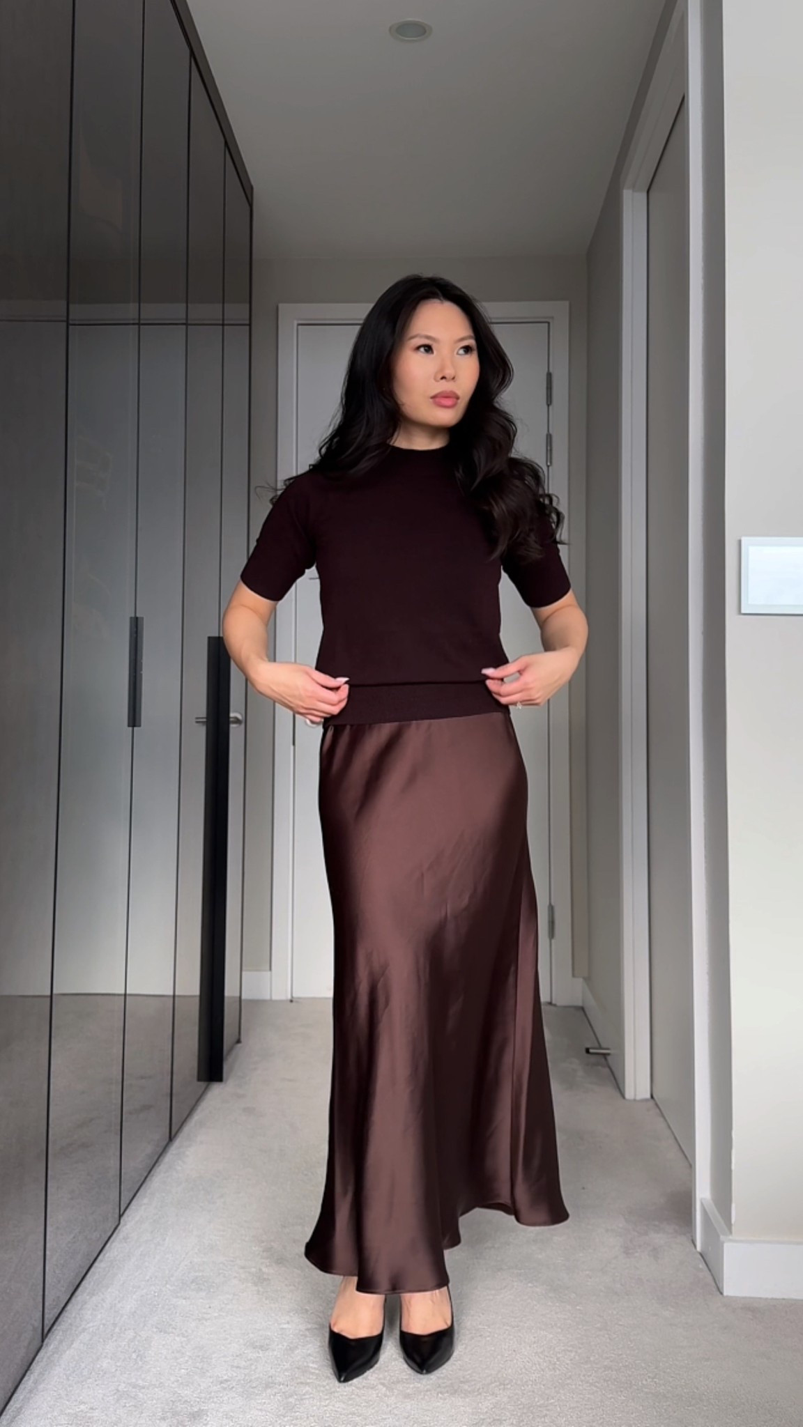 Dark brown monochrome office outfit

Short sleeve knit • XS
Satin skirt • UK 6 petite

#LTKworkwear #LTKautumn #LTKuk