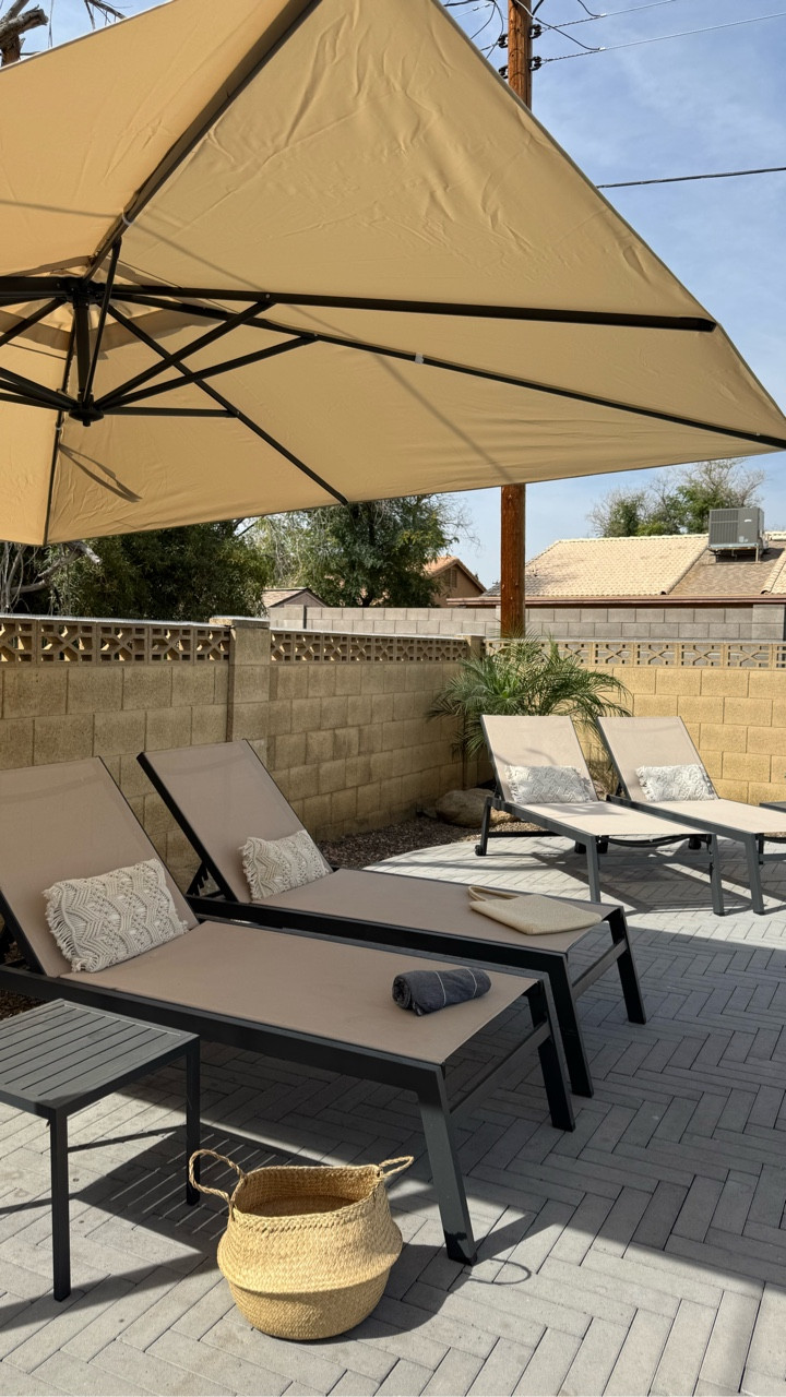 The view used to be the kind you tried to ignore. Harsh and unsightly. I’d step outside, glance toward the pool, and almost immediately look away. It wasn’t inviting me to linger. It wasn’t inviting me to lounge.

But transformation has a way of changing more than just what you see. ☀️

CANTILEVER UMBRELLA
use COPPERBSA10 for 10%

#purpleleaf #outdoorliving #poolsidevibes #backyarddreaming #outdoorfurniture