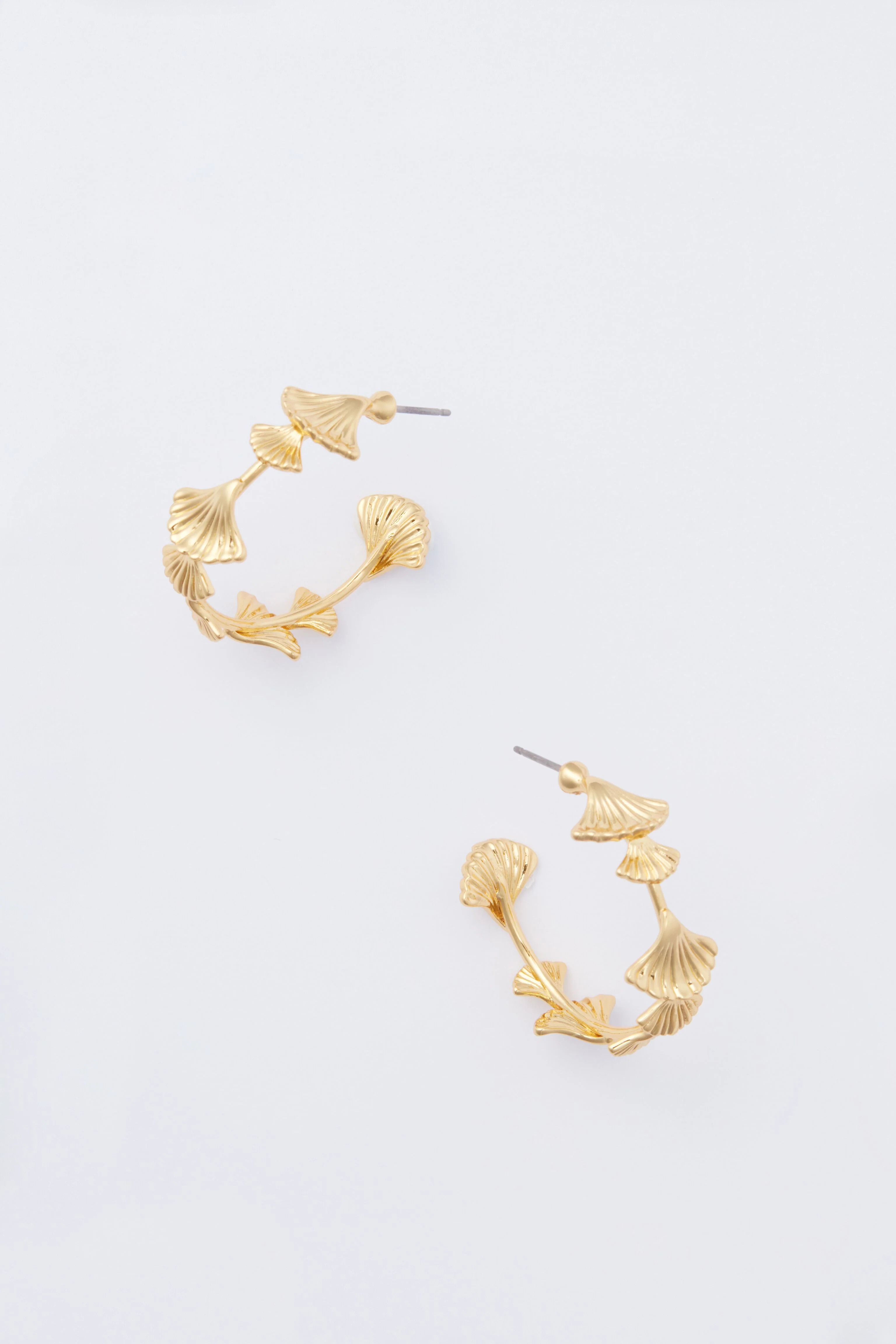 Gold Ginkgo Kerri Hoop Earrings | Tuckernuck (US)