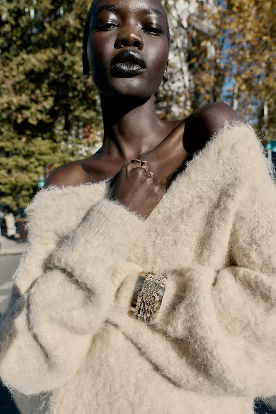 Rigid metal bracelet with contrasting sequin appliqué. | Zara US